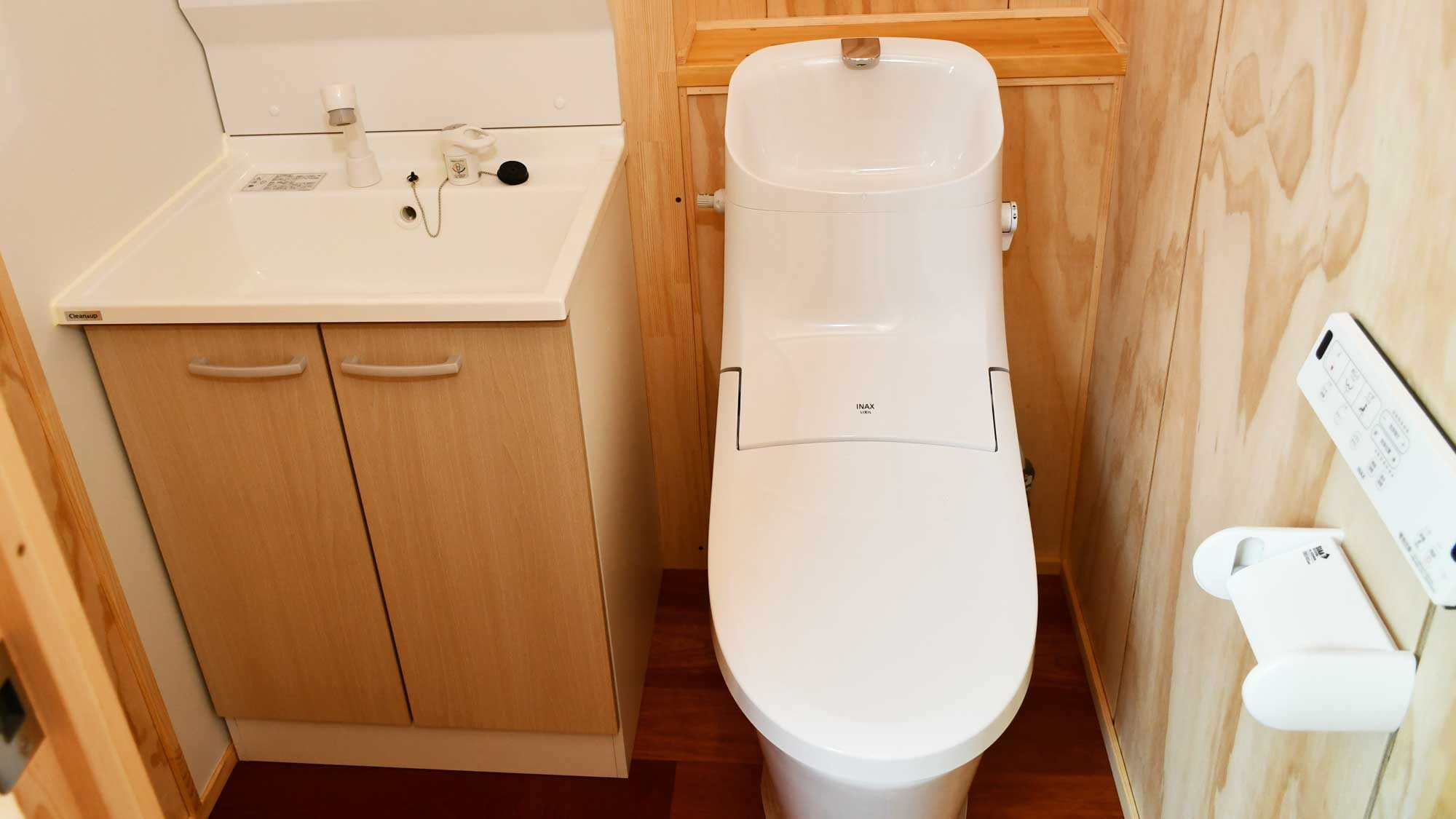 [Moving House] Toilet and sink with washlet