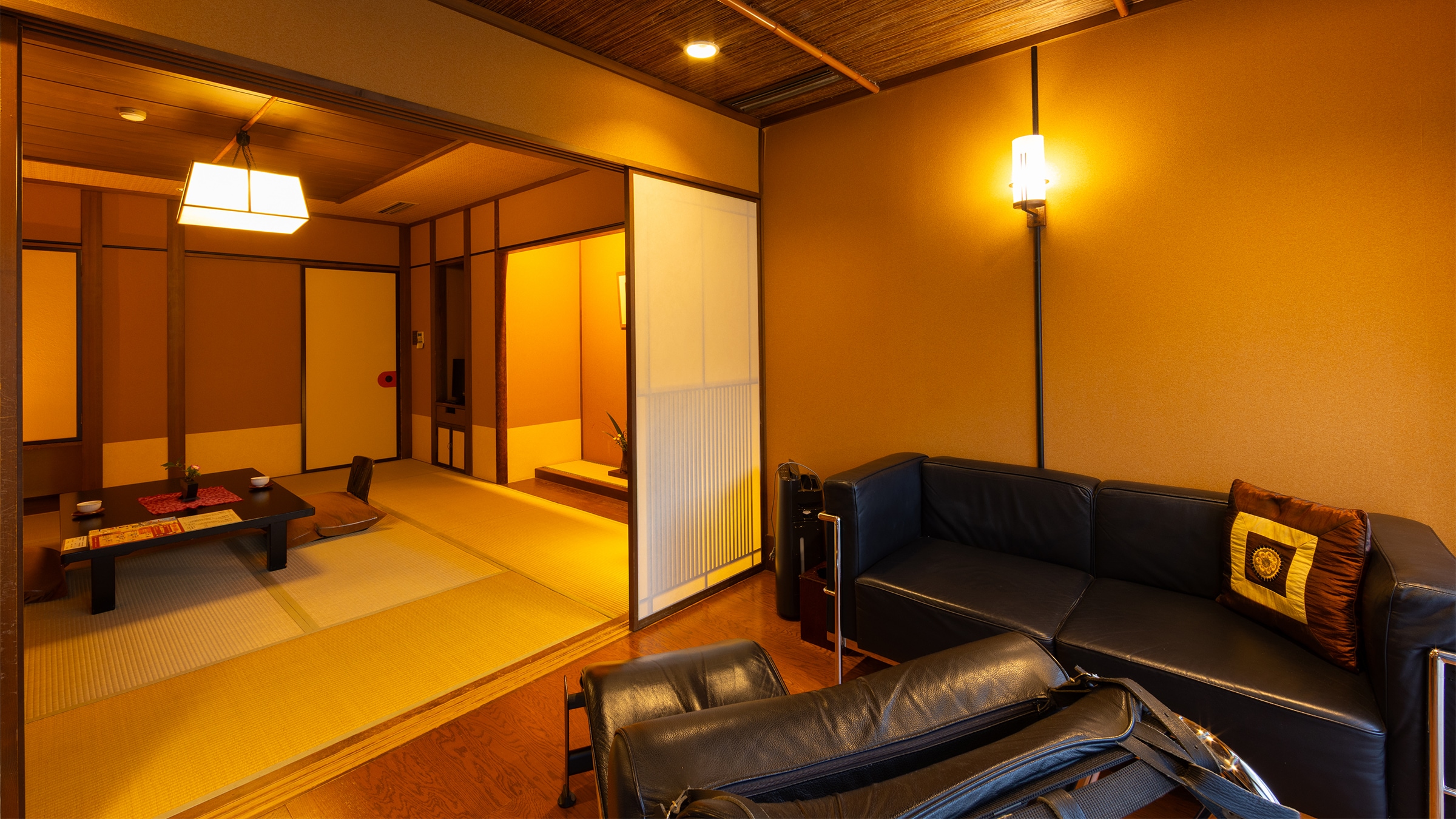 <Directly flowing from the source> Guest room with semi-open-air bath [Asagiiro] [Konpekiiro] 10 tatami mats + 6 tatami mats
