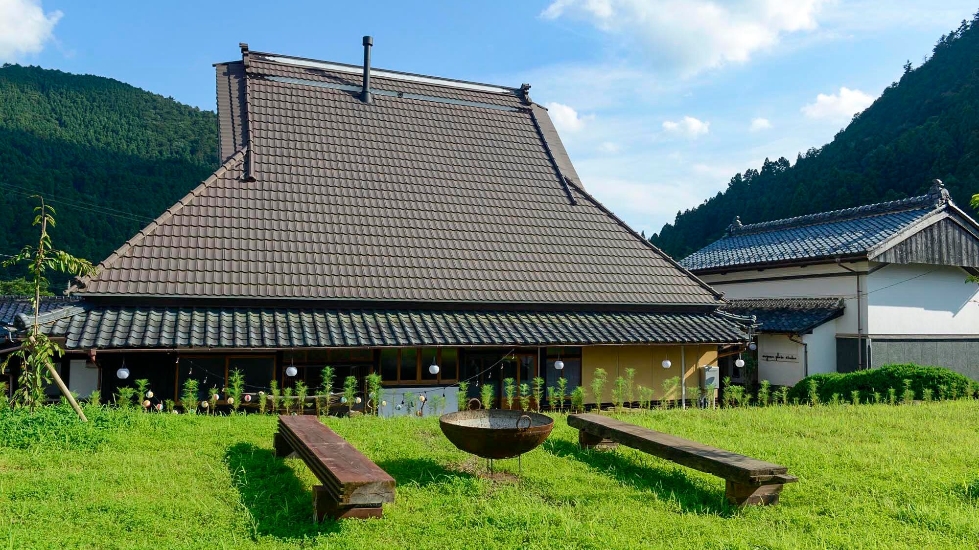・Casa Miyama vào mùa hè, tọa lạc trên khu đất rộng 1.200 mét vuông