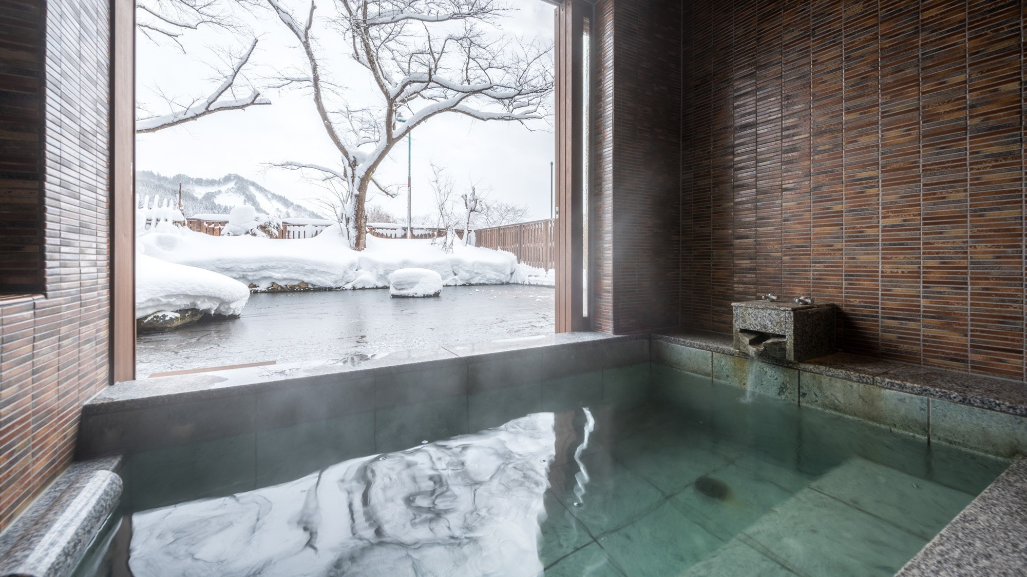 [Junior Suite] Japanese modern twin with open-air hot spring bath, snow scene