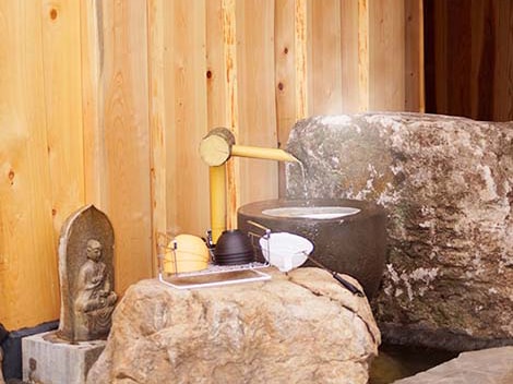 ・[Free hot spring eggs] Available in front of the main building entrance. They are boiled in 100% natural hot spring water and have a gentle taste.