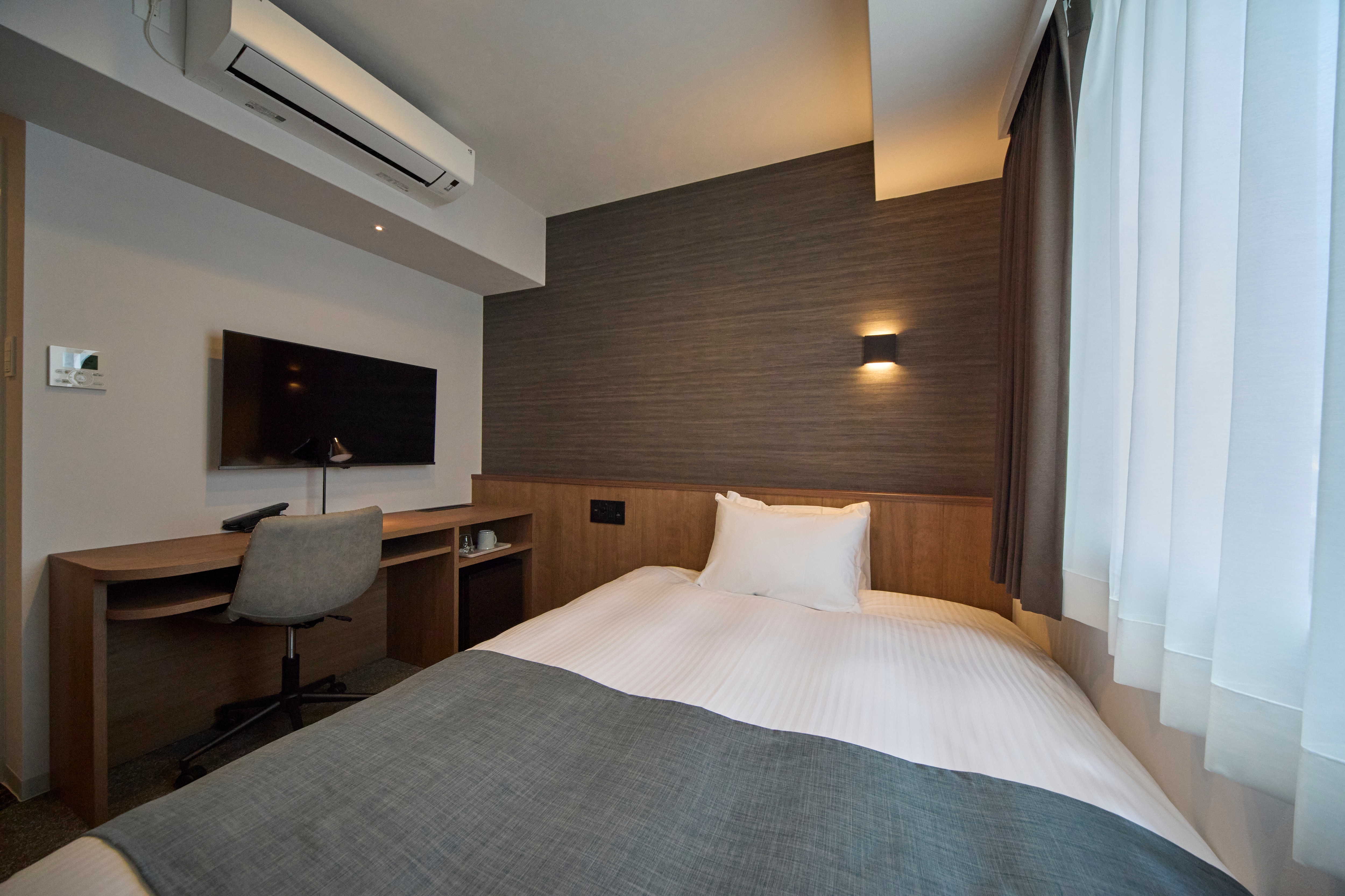 Non-smoking Semi-double room | 13 m² | Simmons bed width 120 cm