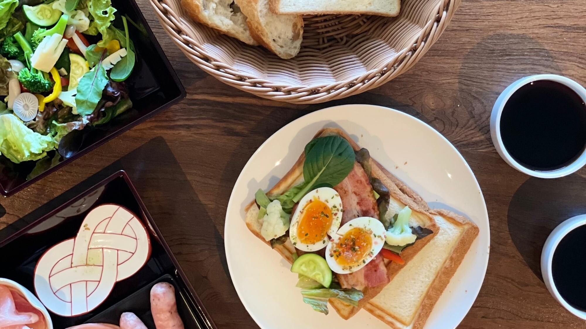 Hot sandwich breakfast