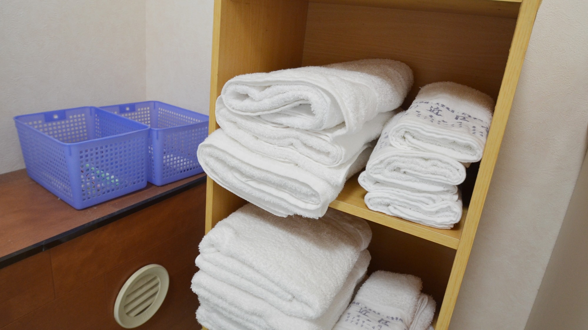* Bath towels placed in the bathroom. Please feel free to use it.