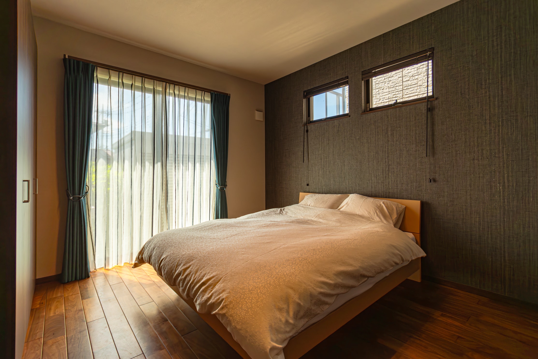 Master bedroom (bedroom 1)