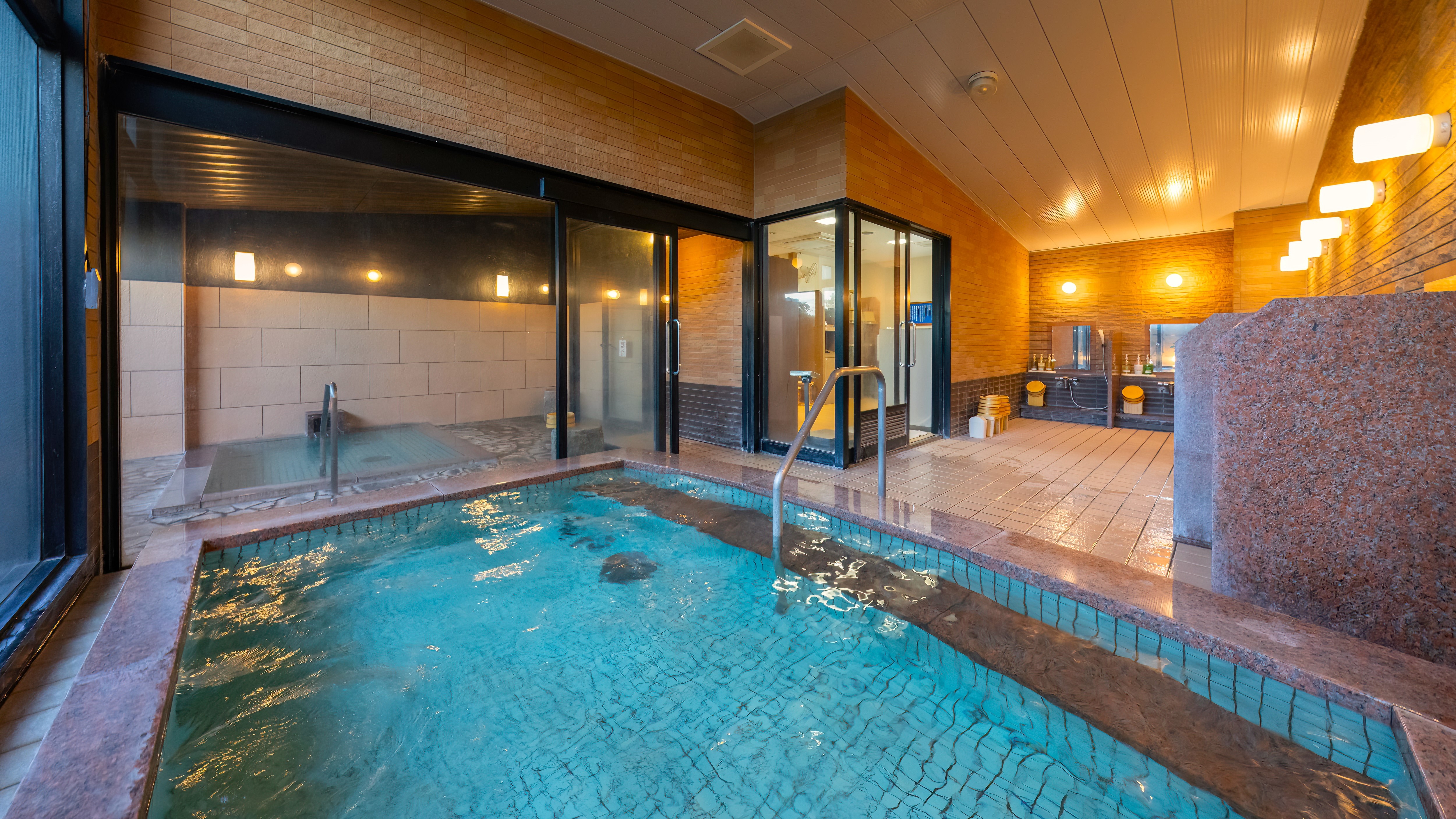 [Large public bath/women's bath] A large public bath with an indoor bath and an open-air bath! Enjoy the smooth, pleasant water that's good for your skin! / Example