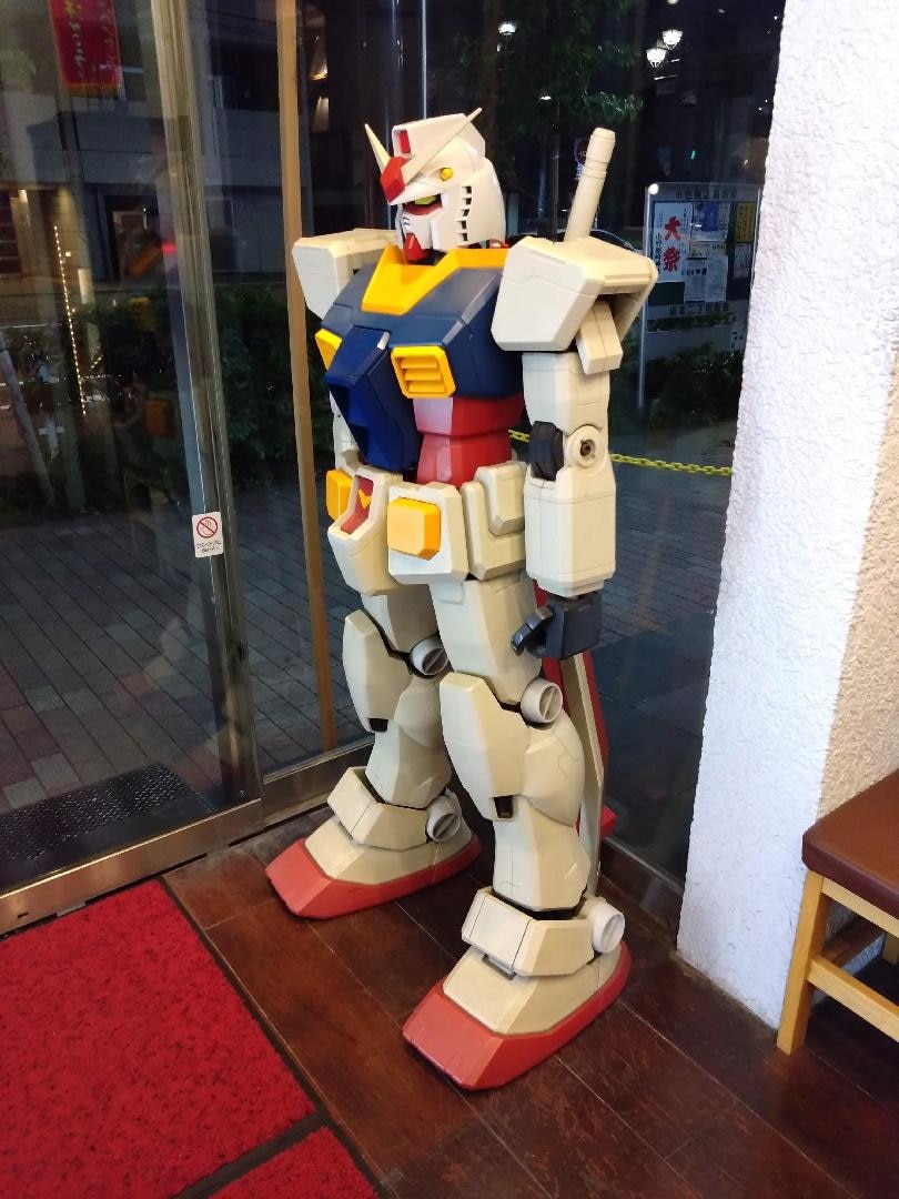 サウナセンター 鶯谷本店 夜　ガンダム.JPG