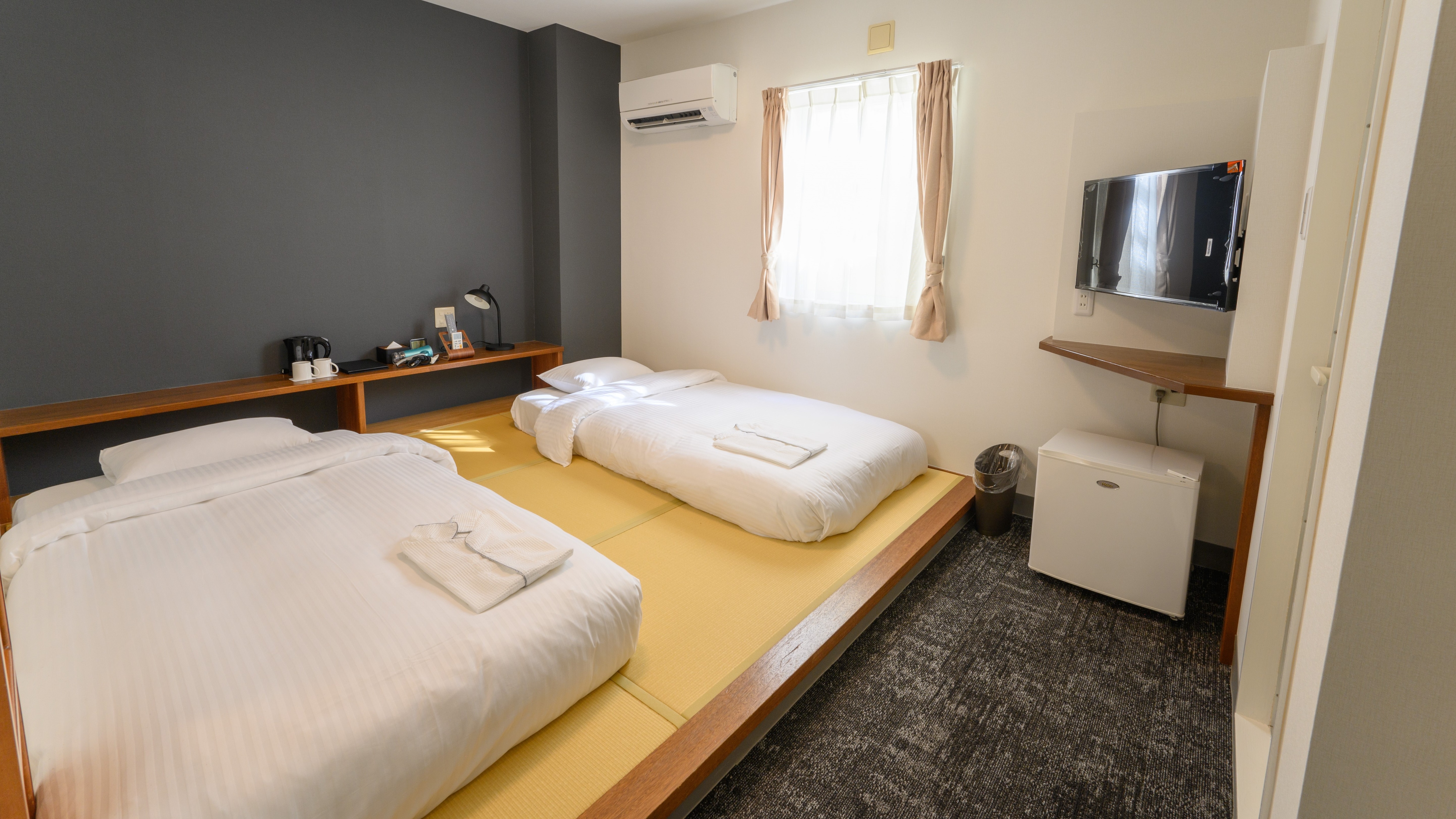Japanese-style twin room: A room with two mattress beds on tatami mats. Stretch your legs and relax. (Example of a guest room)