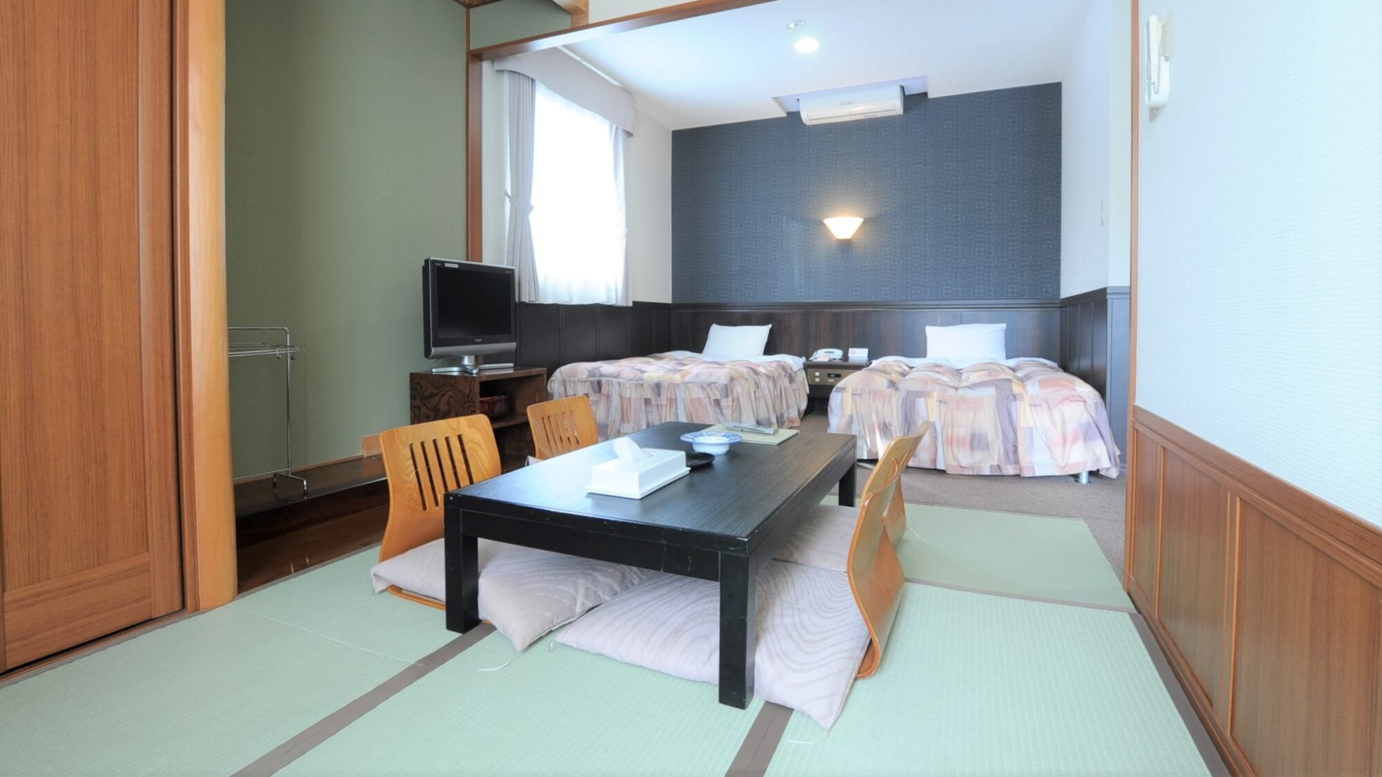 ■ Kamar Jepang-Barat