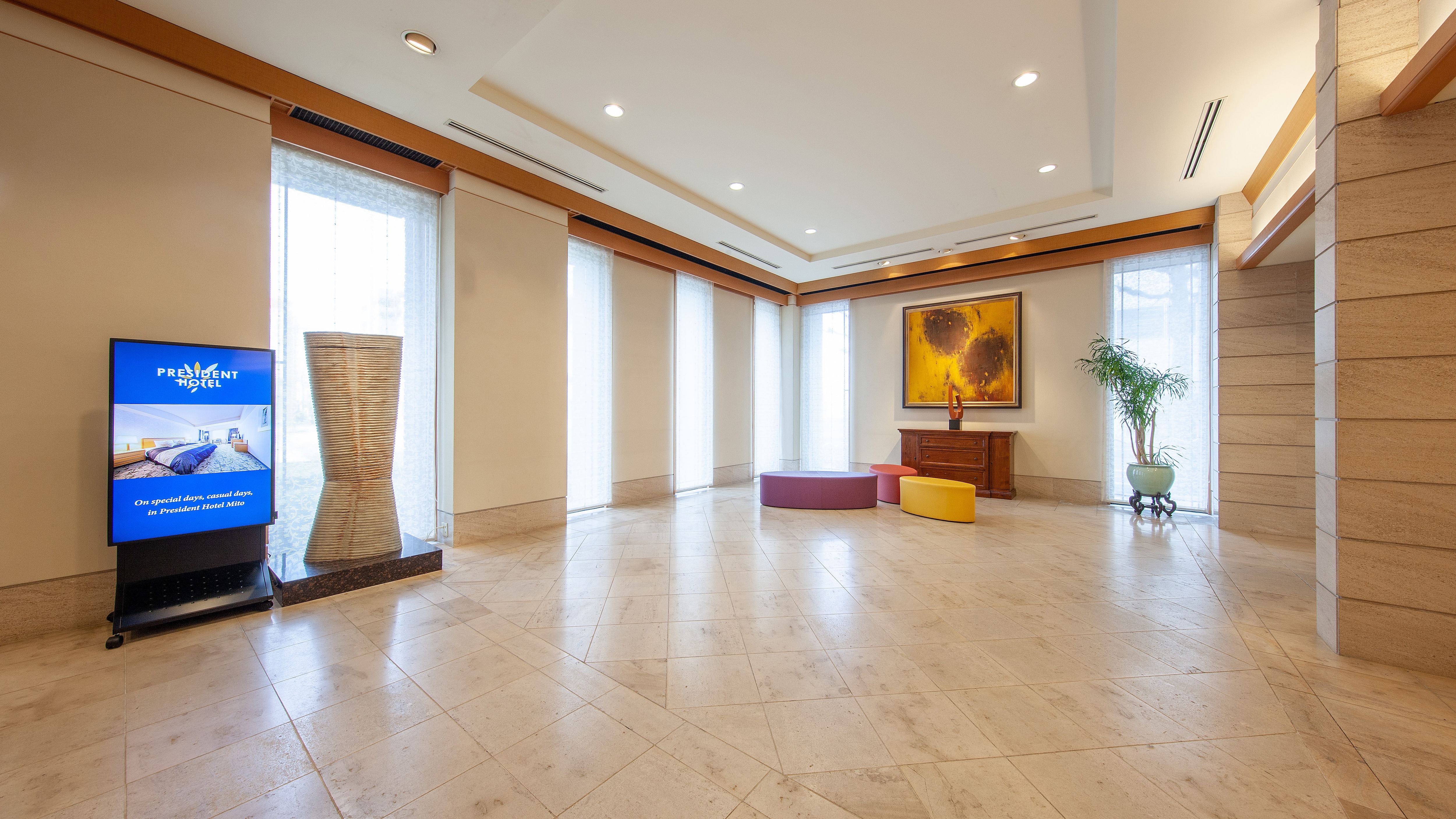 1st floor lobby