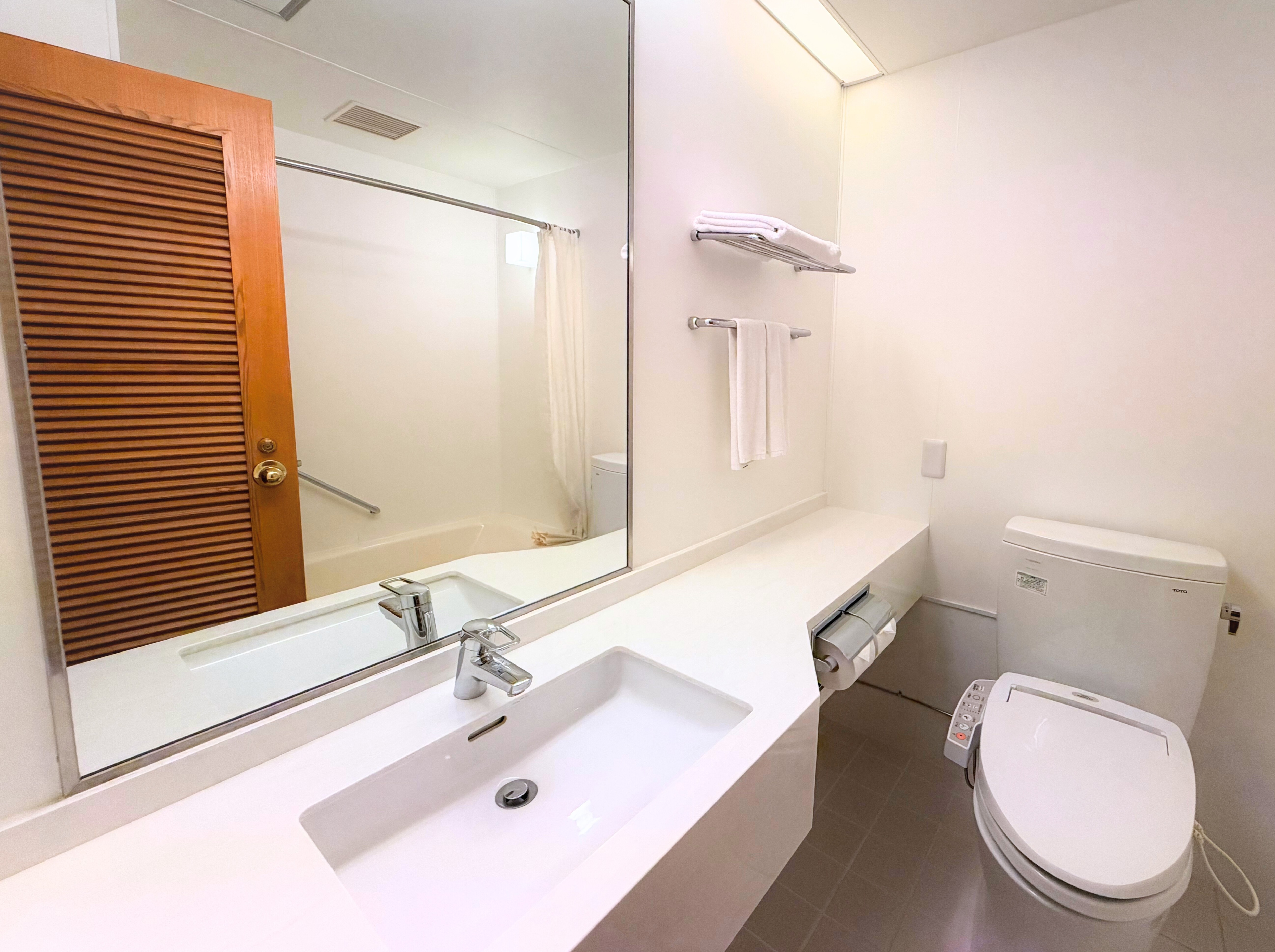 Guest room bathroom