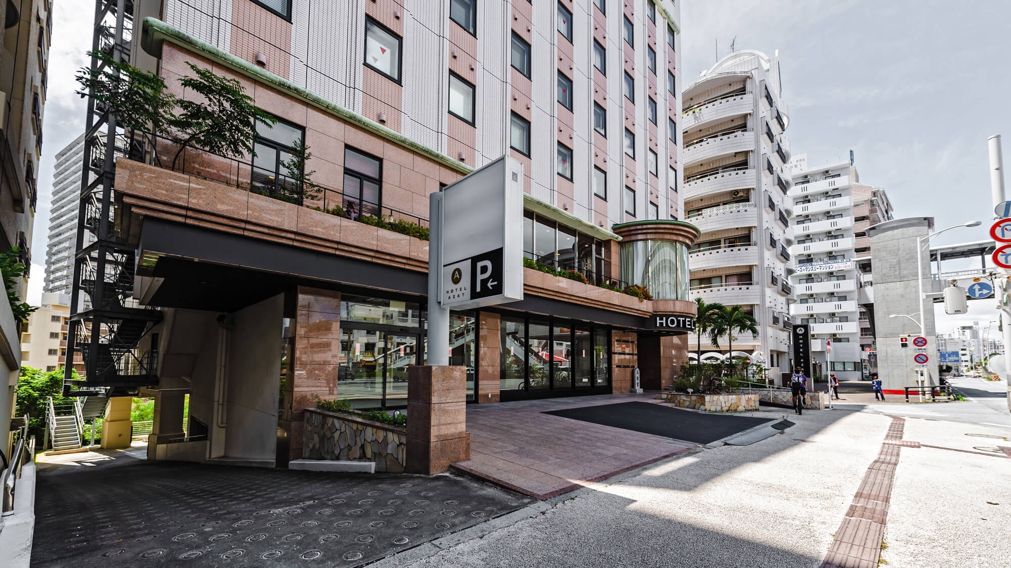 [HOTEL AZAT] Front entrance