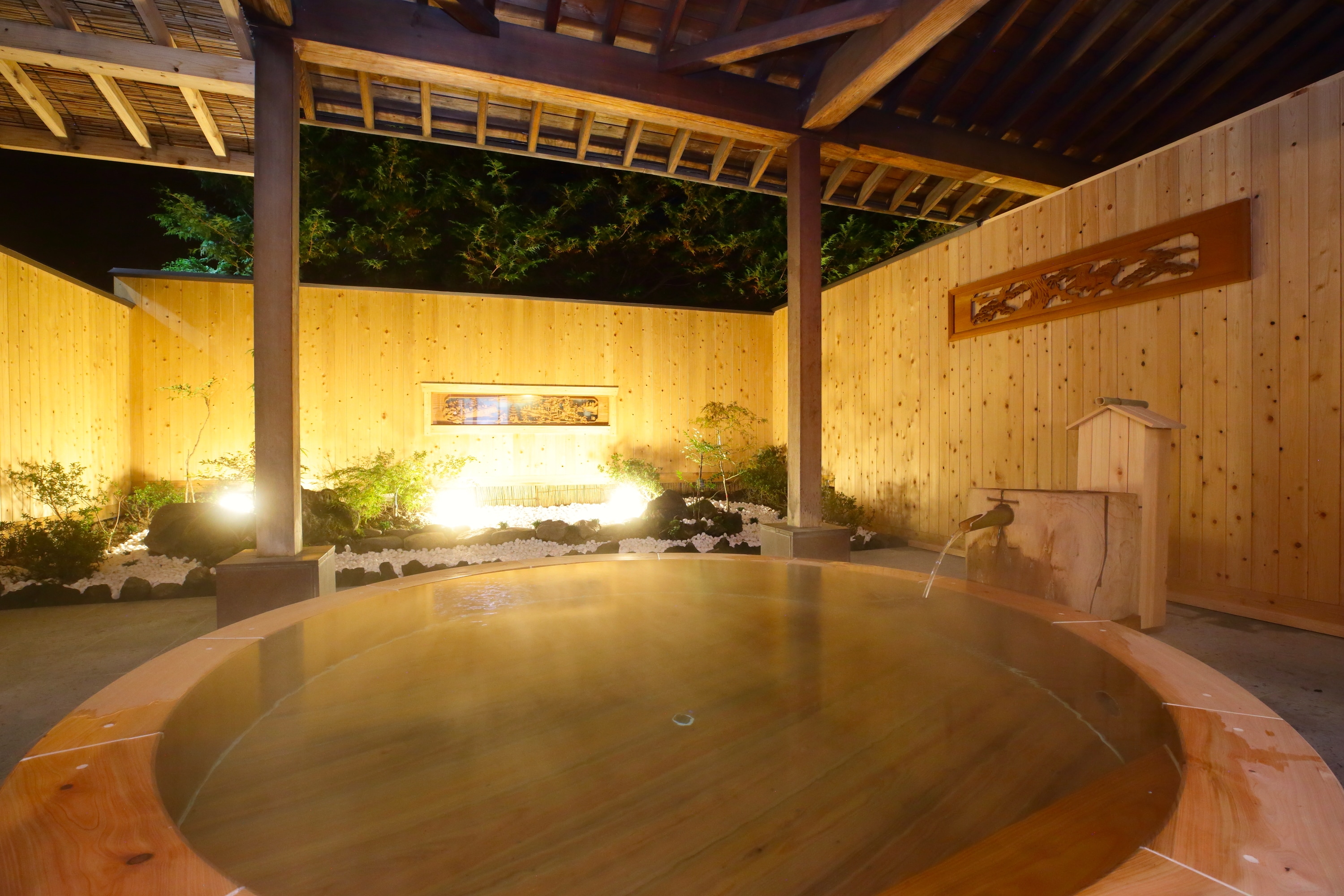 Hinoki open-air bath