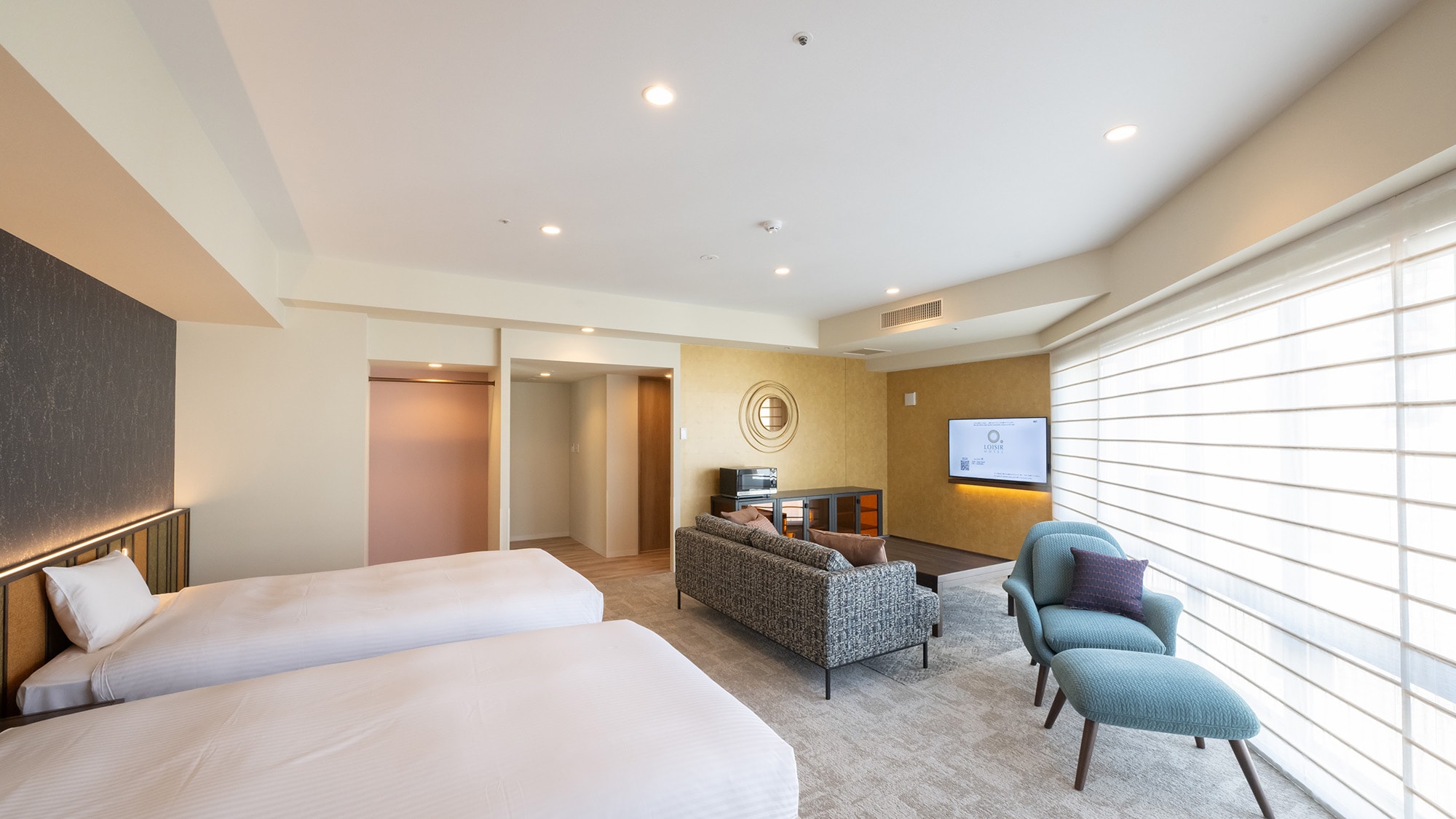 [Premier Twin] The room is equipped with a microwave.