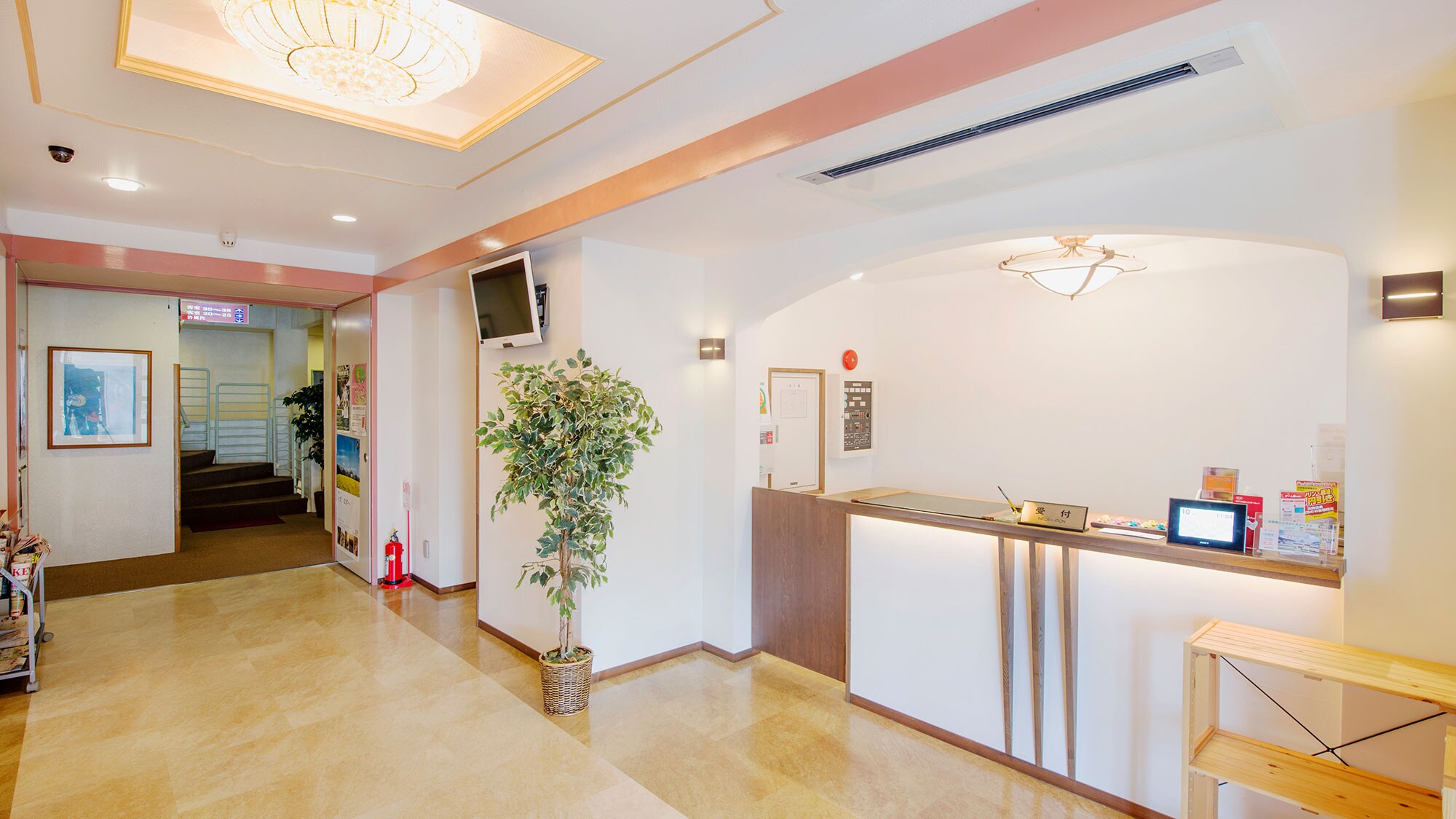 ・ Front desk: Please check in here.