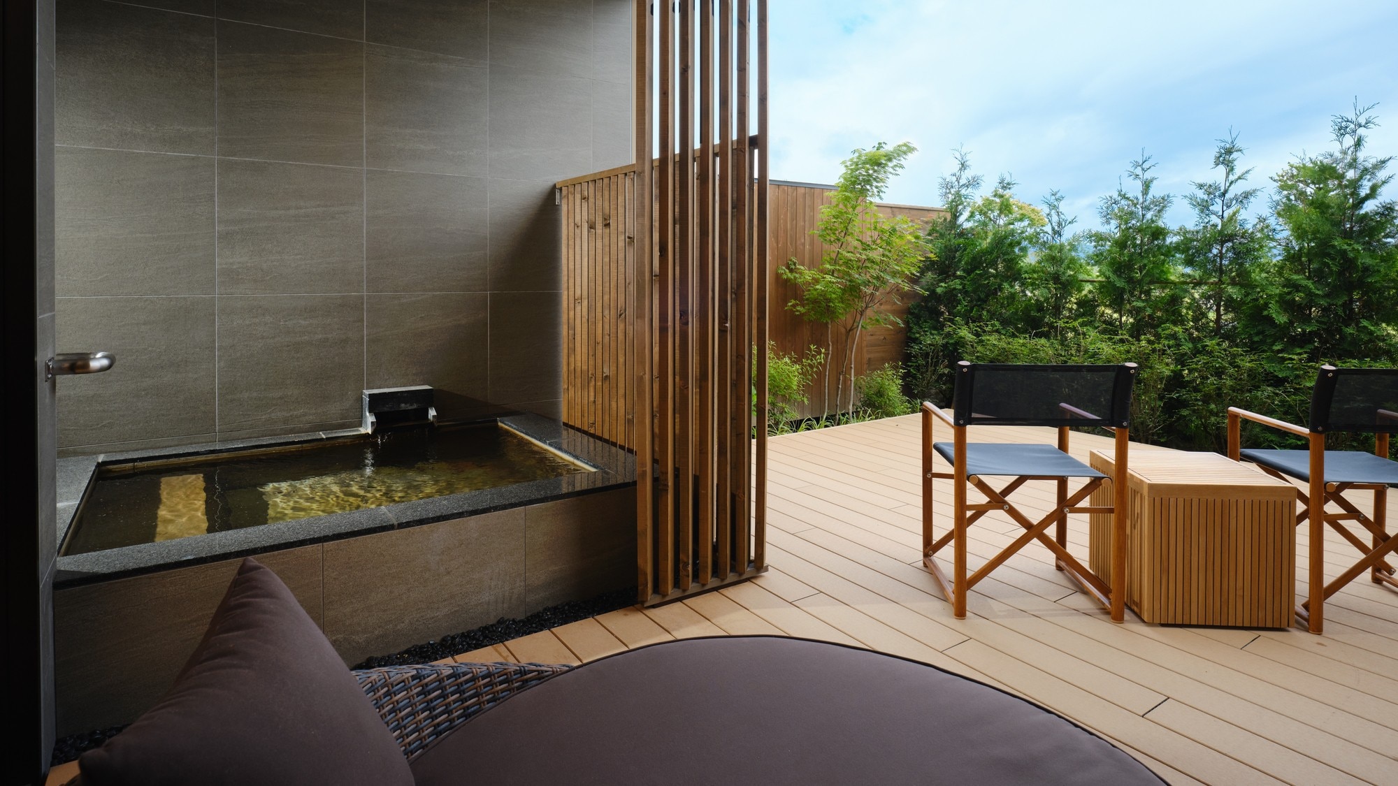 [Lake side] Designer's twin with open-air hot spring bath｜East Building *Image (example)