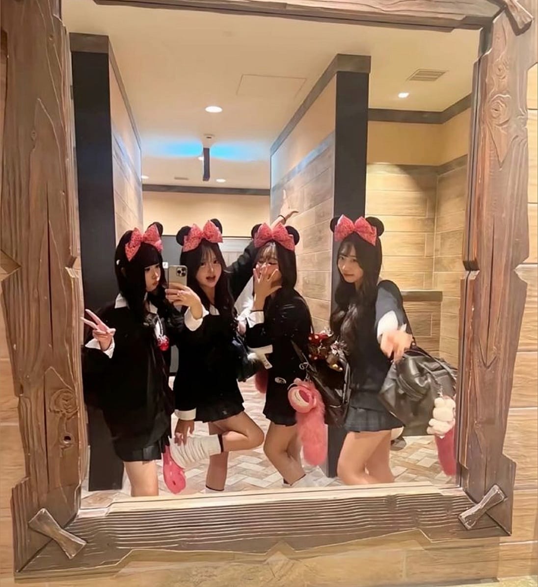 所有高中女生擺姿勢！