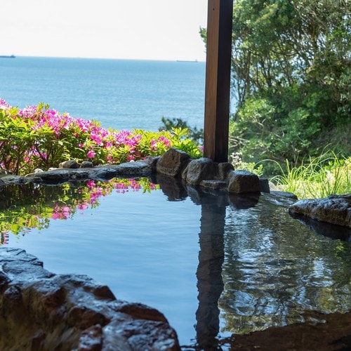 Women's outdoor bath 2