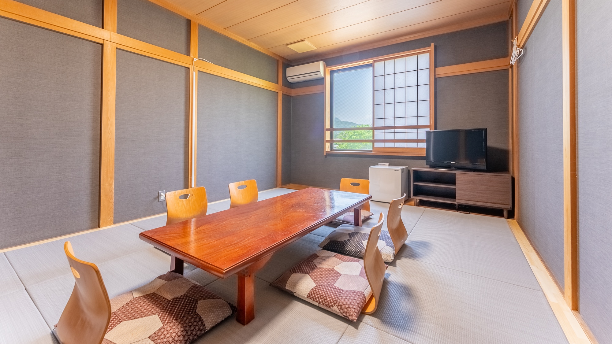 [Non-smoking] Japanese-style room for 1 to 5 people