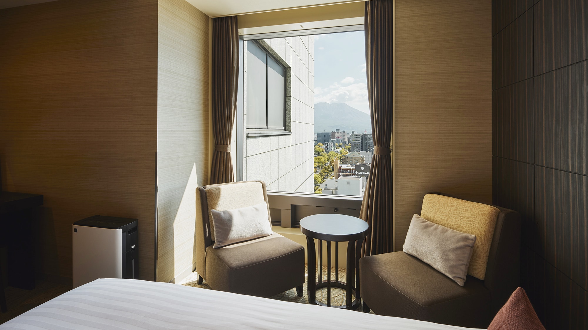 [Sakurajima side superior twin room 28.2m²/bed width 110cm] One high-quality twin room on each floor.