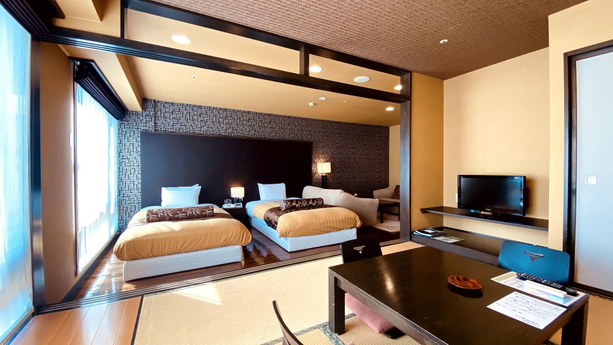 [Ruri]: Twin room + 4.5 tatami Japanese-style room + living room