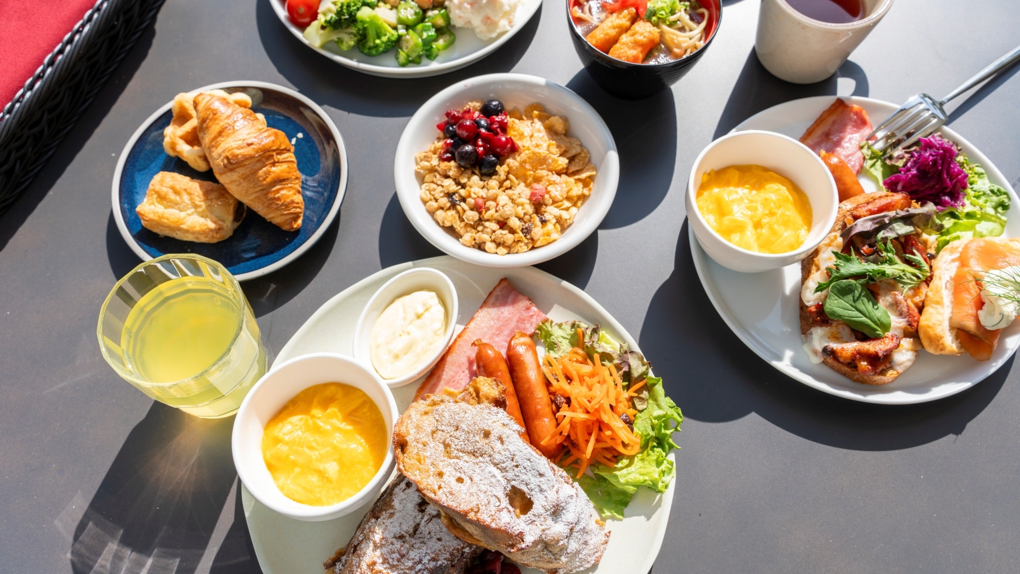 *[Breakfast] A carefully selected morning plate with a choice of Japanese or Western dishes.