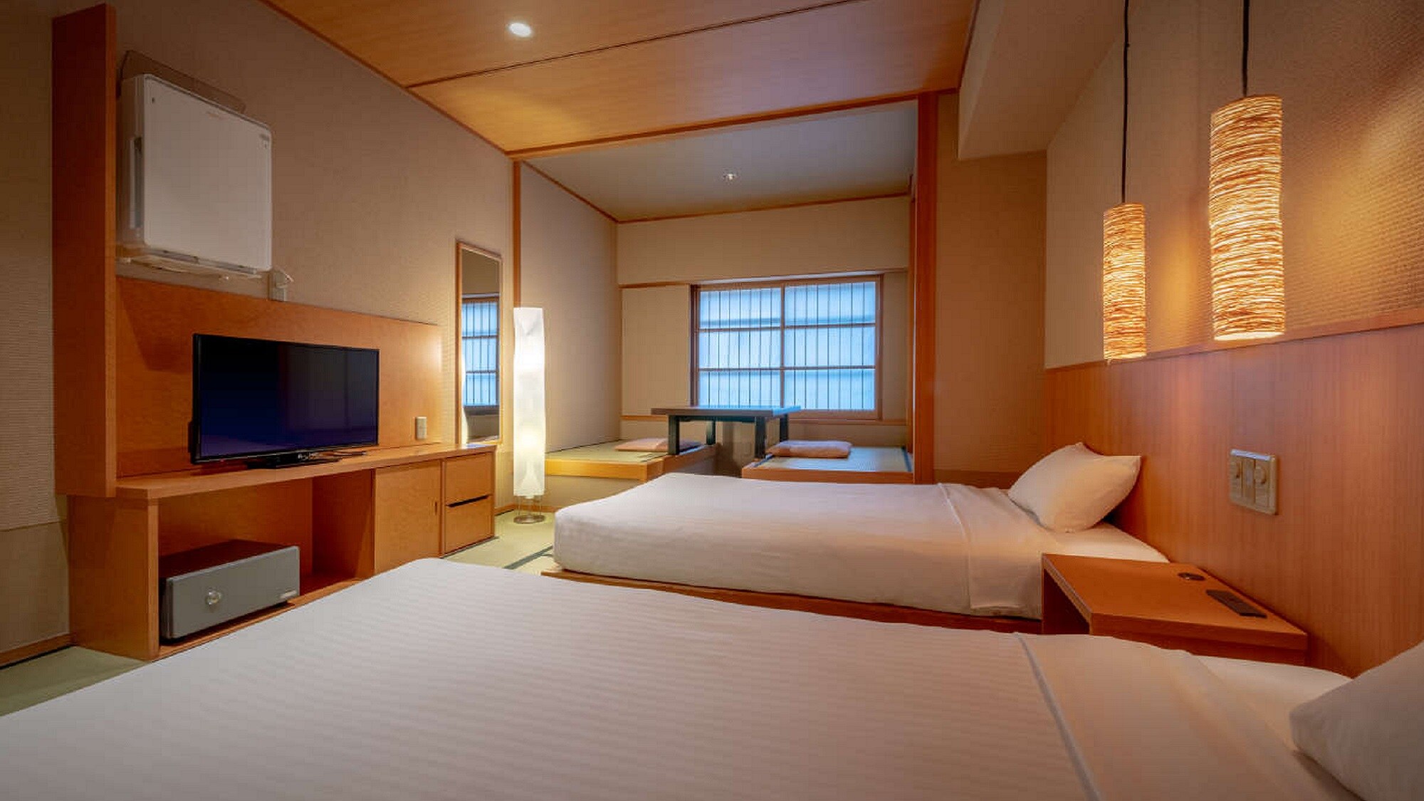 [Japanese-style twin room] 2 beds on tatami mats / small rise
