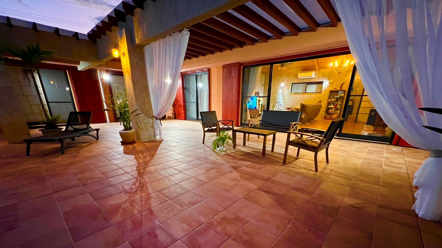 Room: Poolside