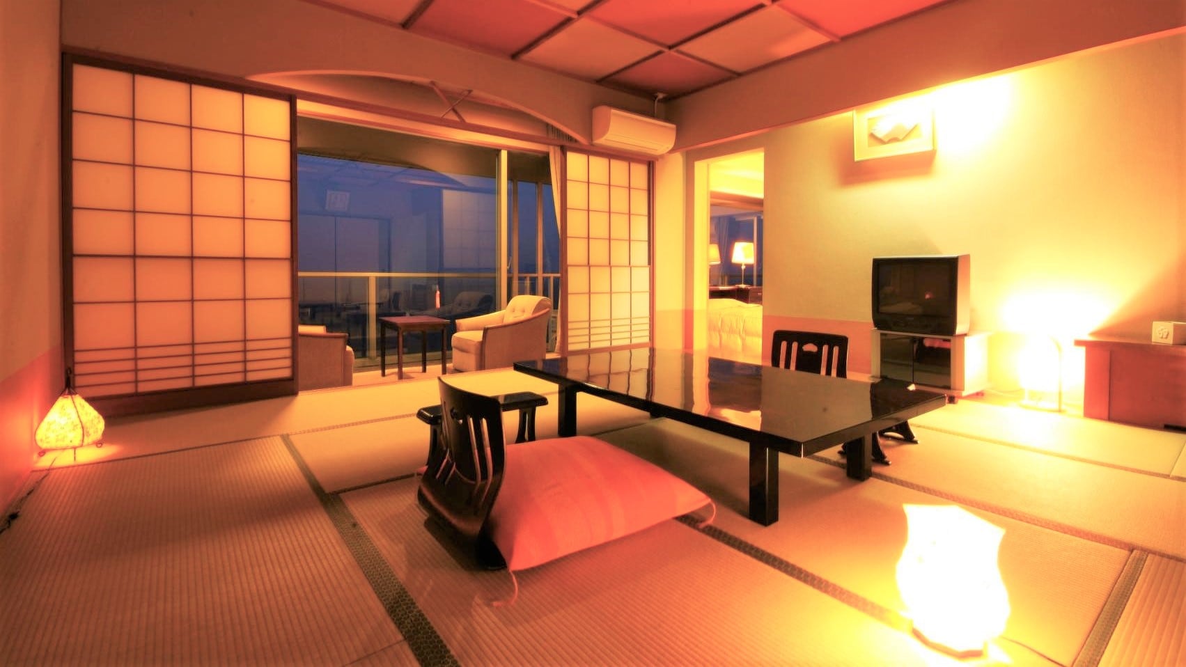 [East Building] Seaside Japanese-style room + Sunrise Western-style room (Japanese-style room 12.5 tatami mats)