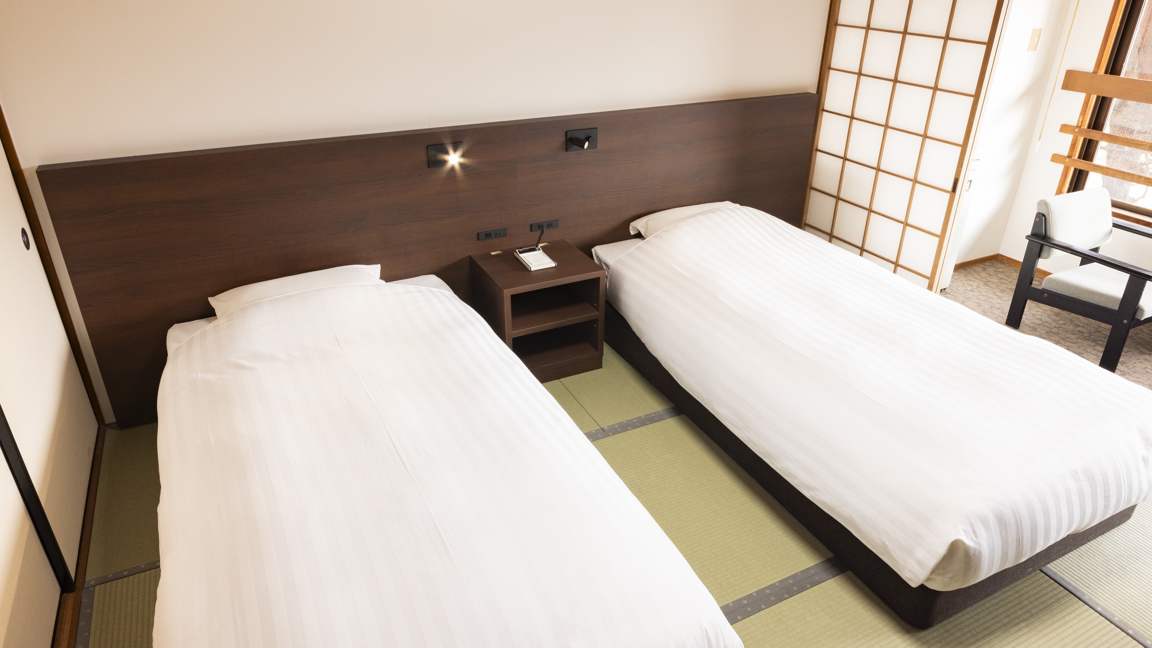 Phòng theo phong cách Nhật Bản với 8 tấm chiếu tatami và giường