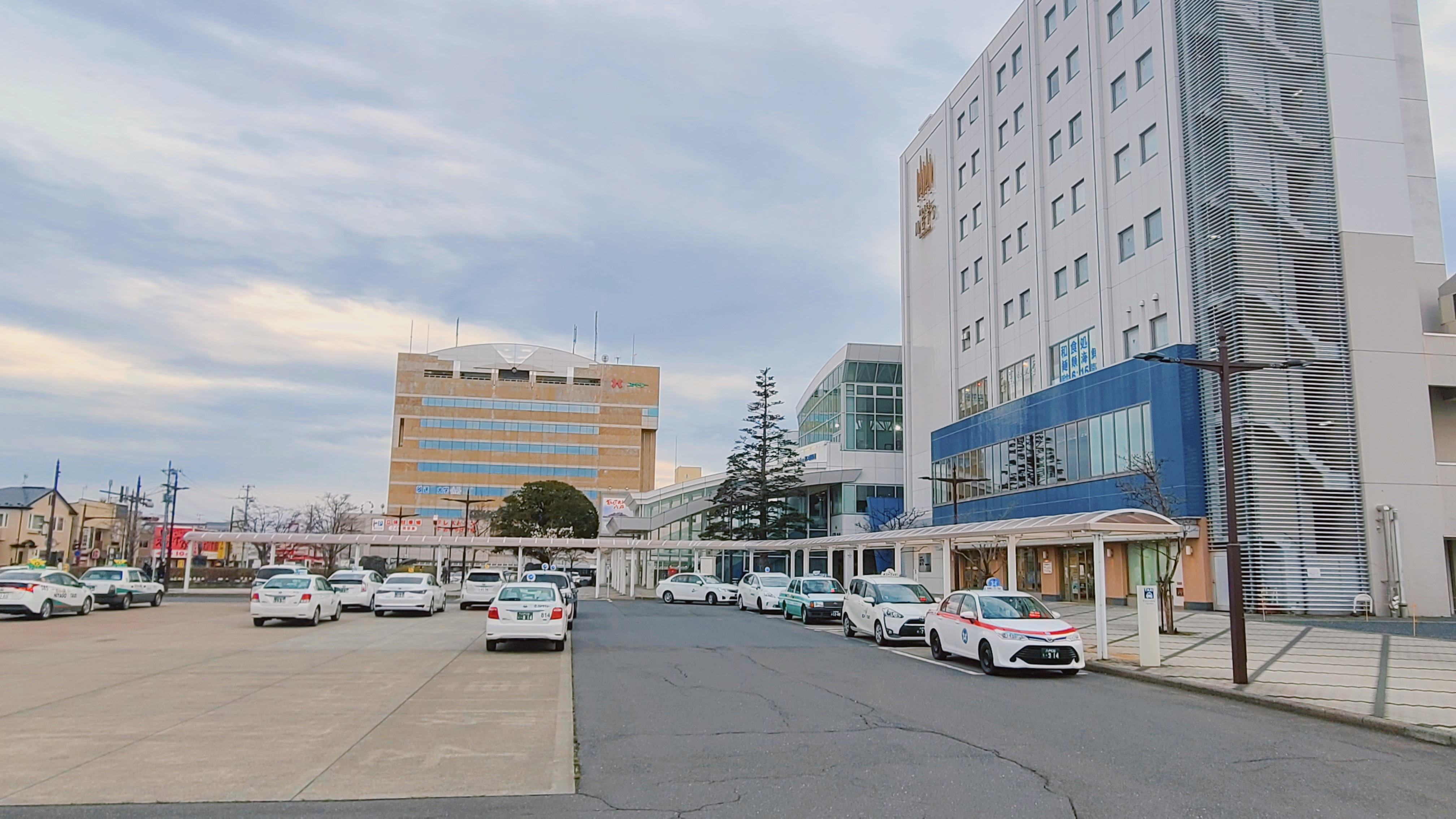 [Taxi stand in front of Hachinohe Station]