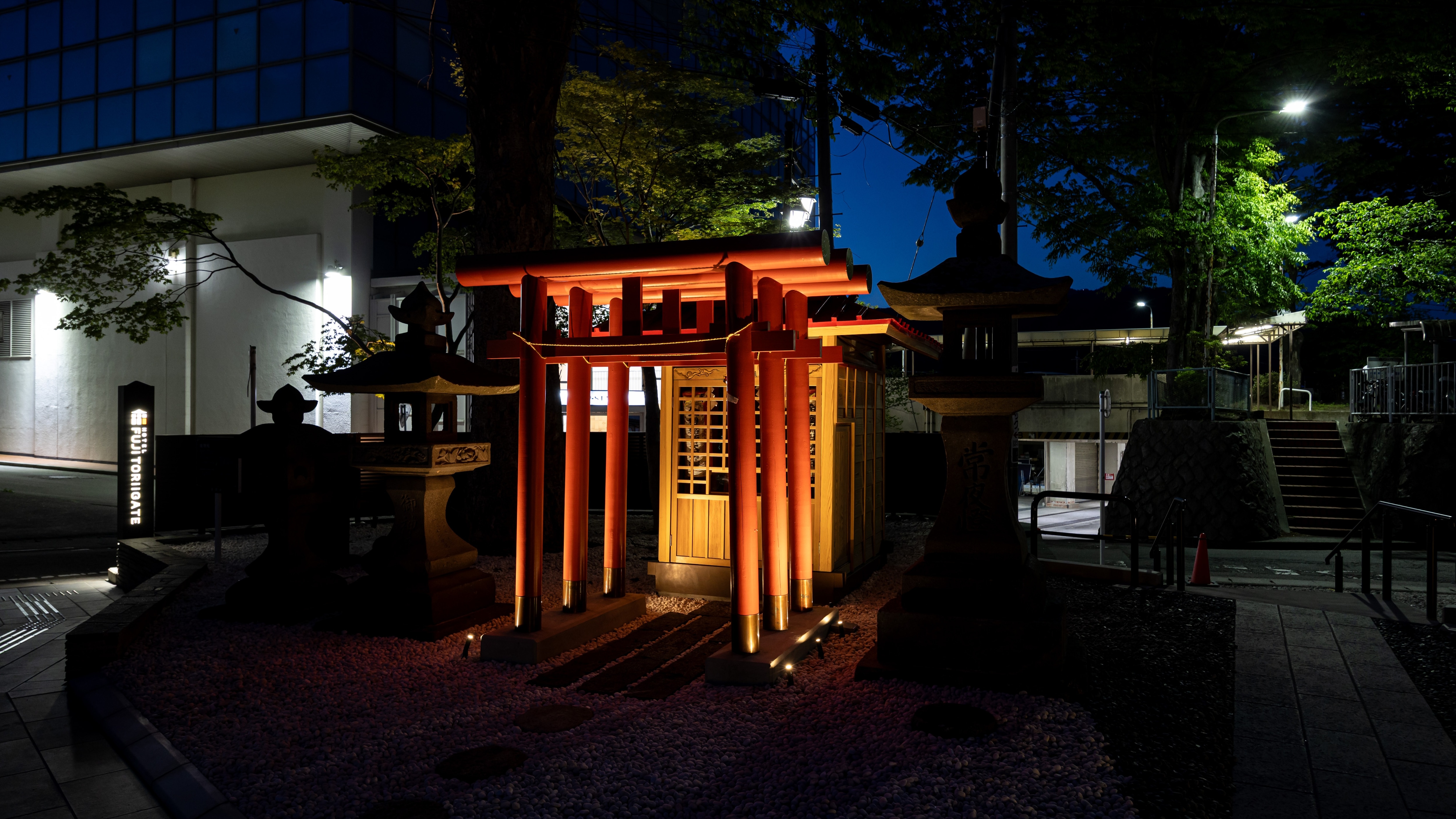 夜晚的“金宿稻荷神社”