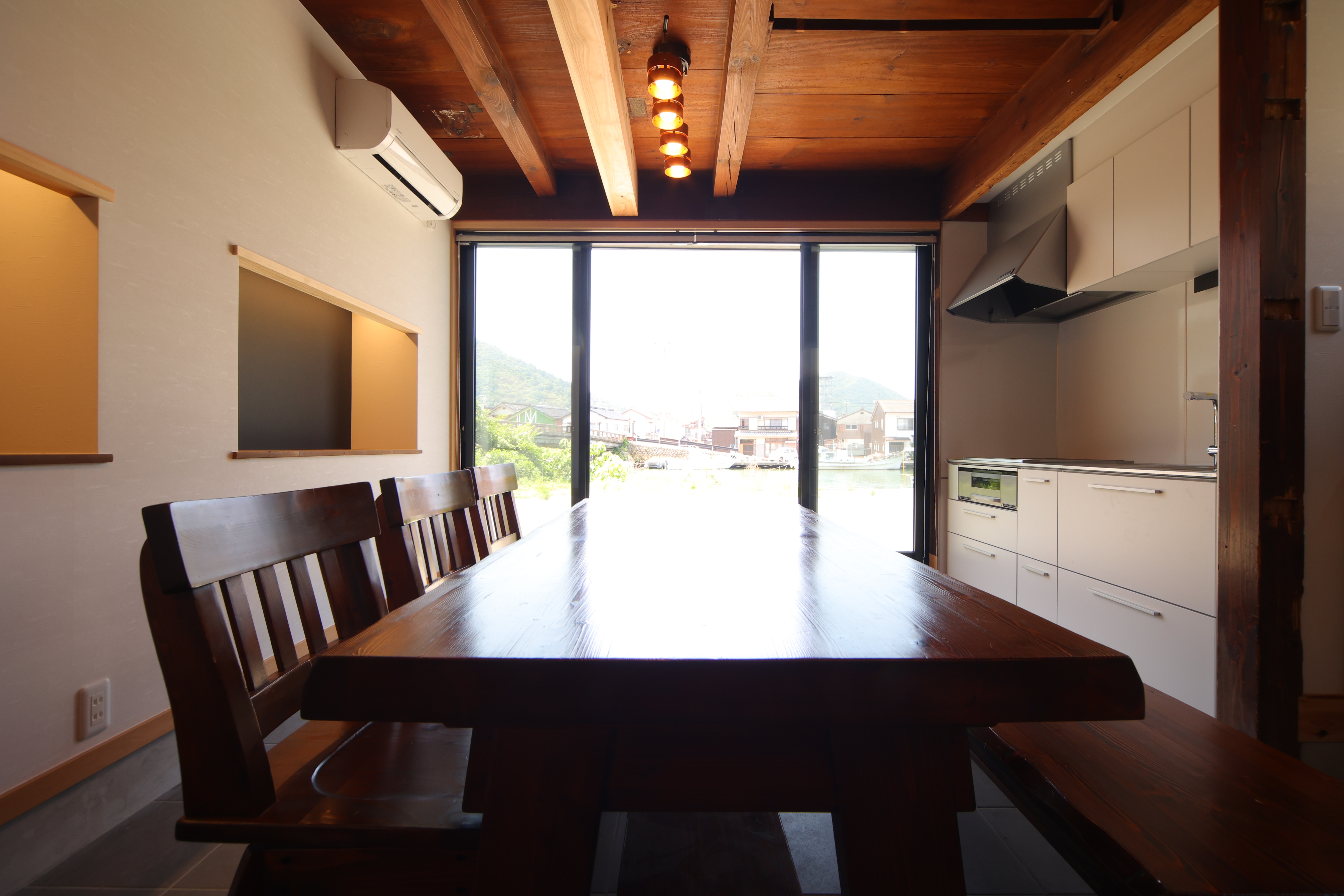 Nishimachi shared kitchen and dining area