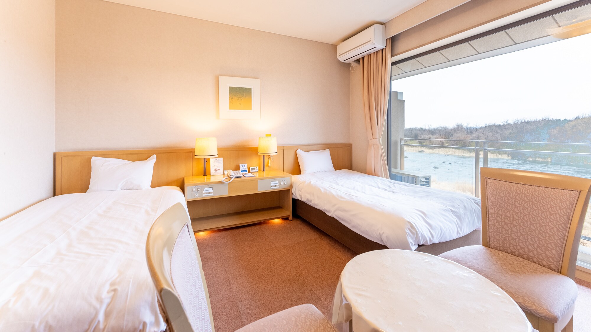 Barrier-free rooms, wheelchair accessible, indoor bath [views of Mt. Haruna and the Tone River]