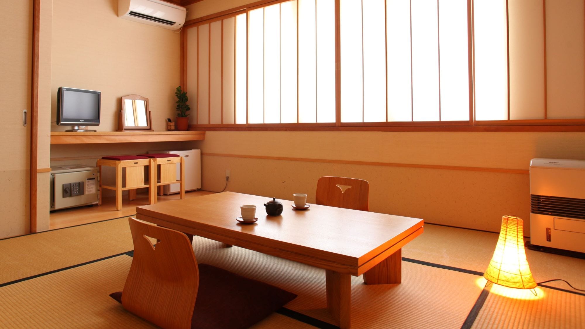 Rakuten 16:9 (Kamar bergaya Jepang 8 tikar tatami)