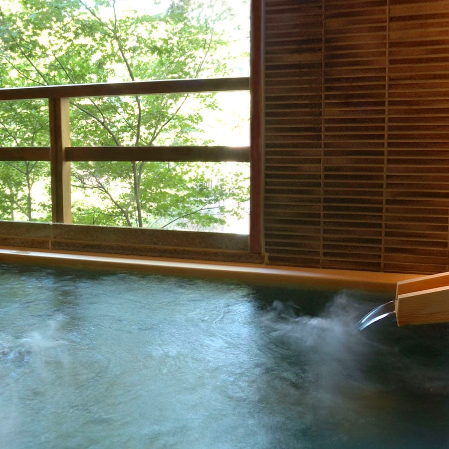 Free-flowing hot springs: Guest room with open-air bath "Hayawarabi"