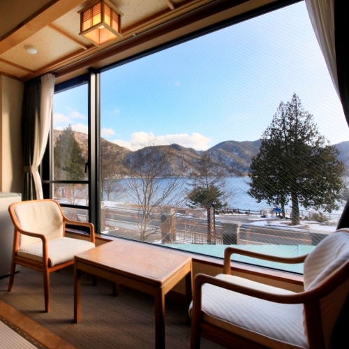 [Japanese-style room] Safe for large groups such as group trips and family trips