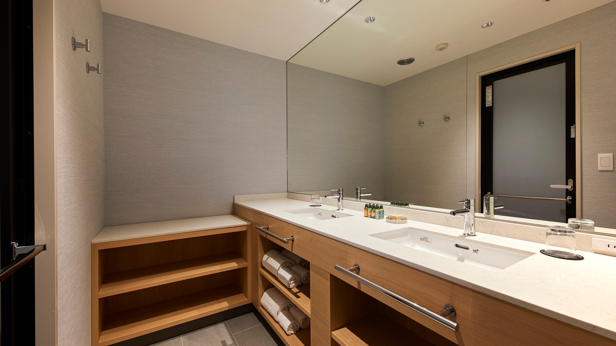 Comfort deluxe twin / example of bathroom