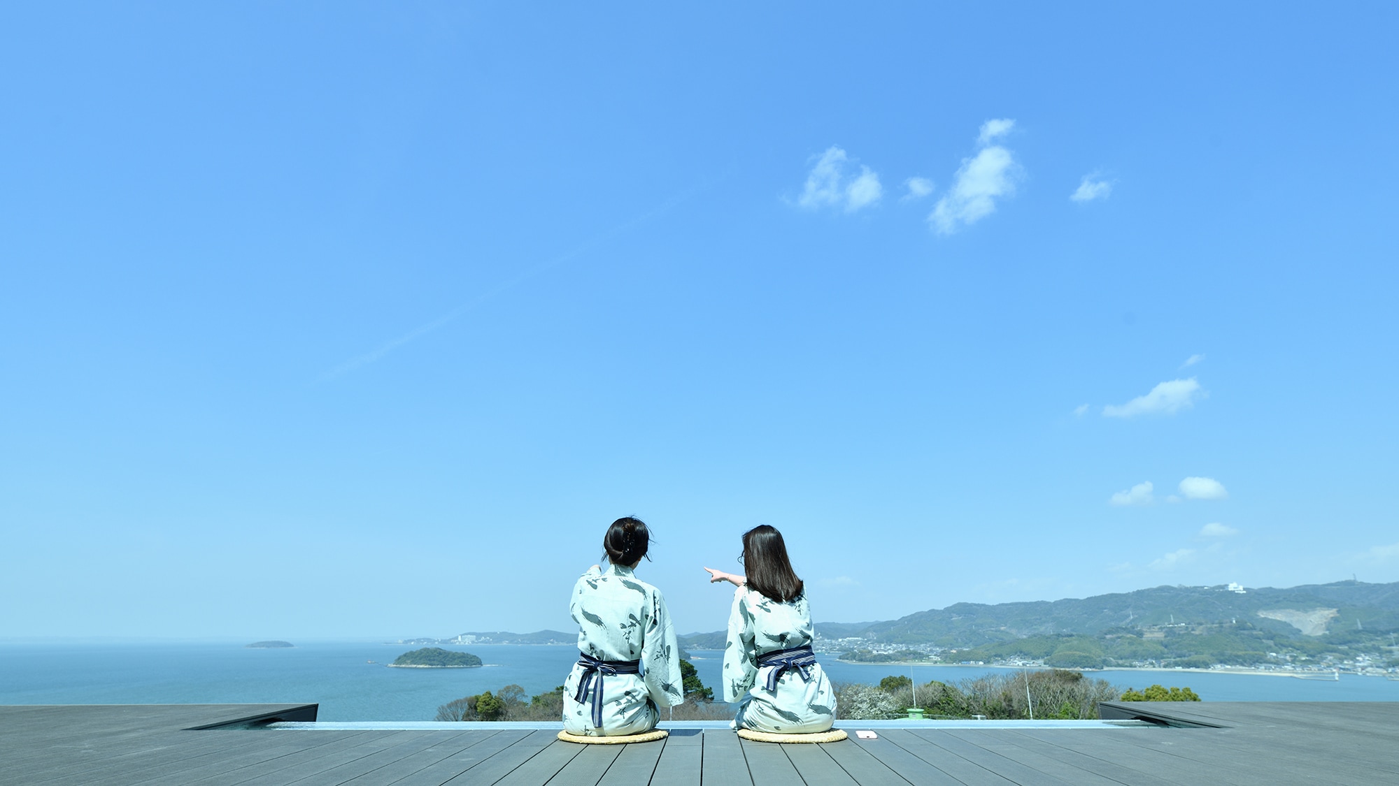 翻新后的空中露天浴池“天音之汤”的足浴
