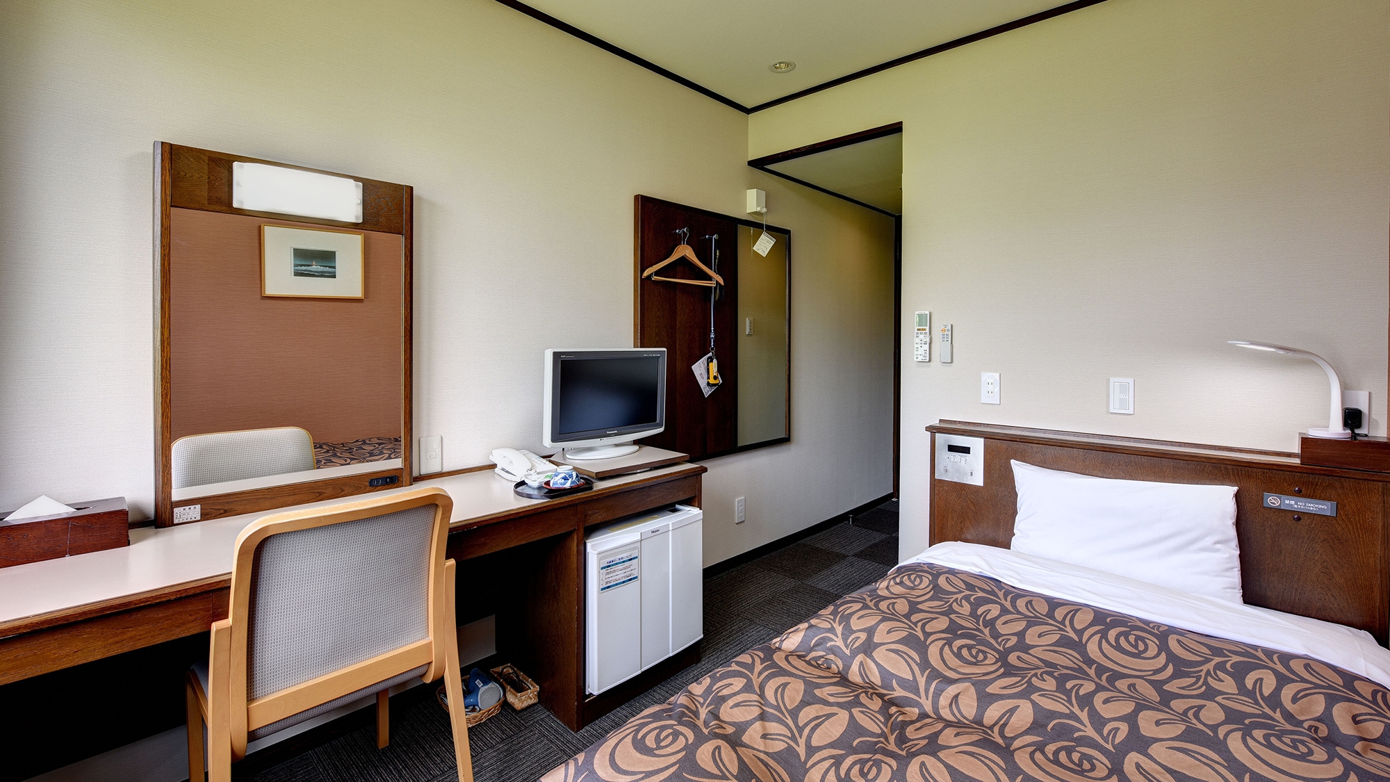 *[Single room example] WiFi available! You can use it for work or to search for sightseeing spots for the next day♪