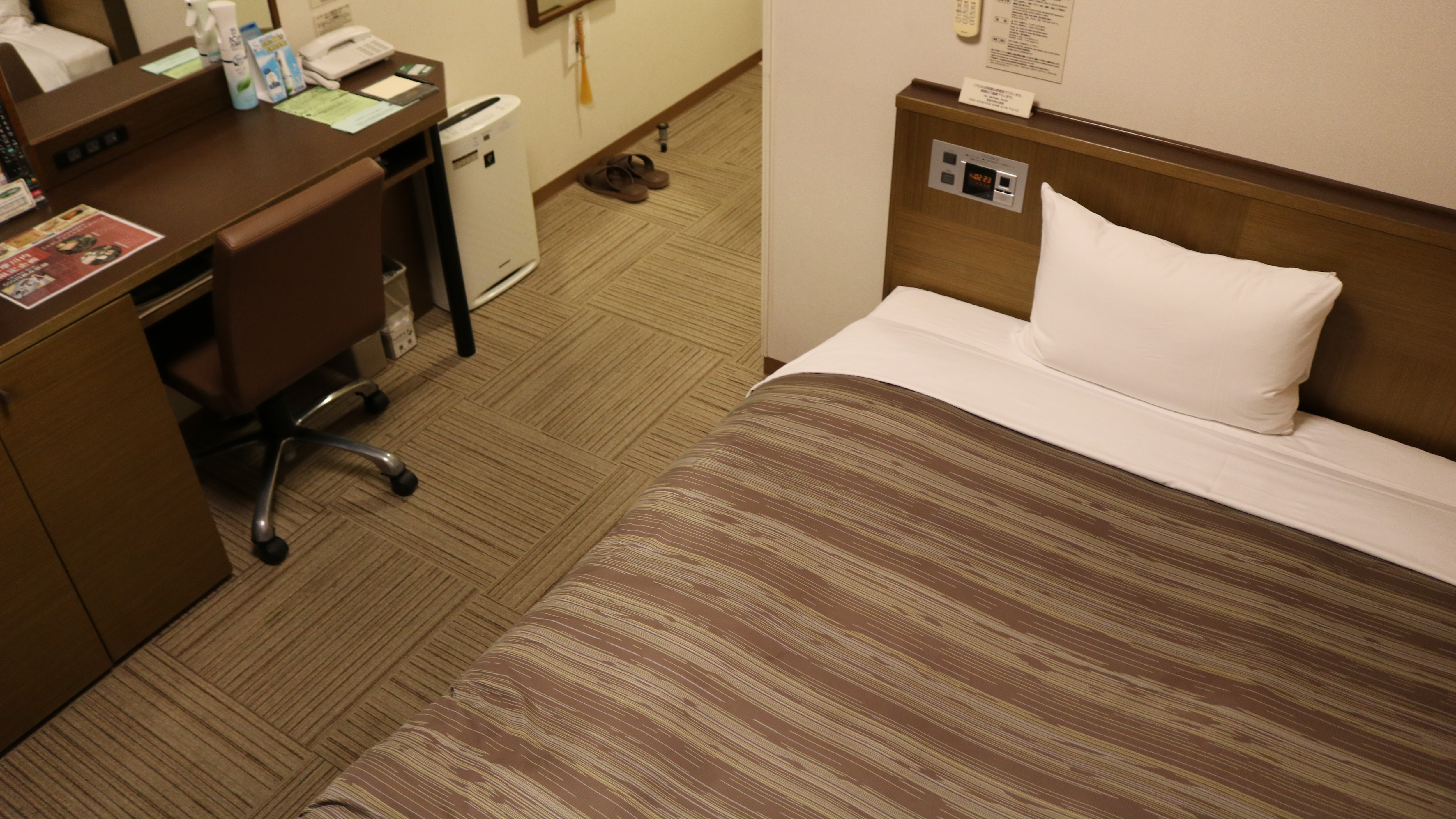 Standard single [Ukuran tempat tidur 140 & kali; 196 (cm)] Semua kamar dilengkapi dengan Wi-fi.