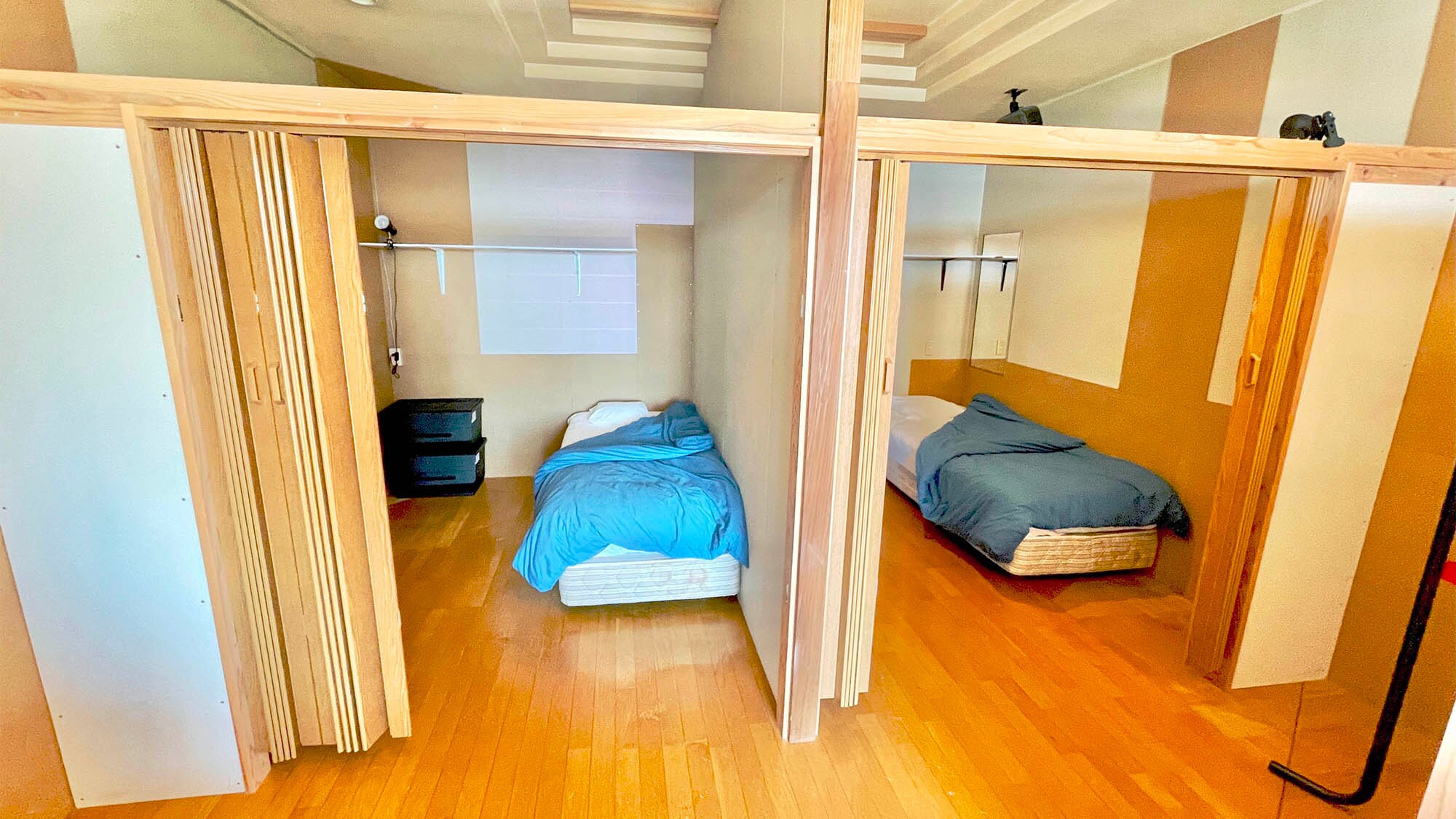 ・<Guest room image> Welcome for short and long-term business stays! There is a wardrobe and space to spread out your luggage.