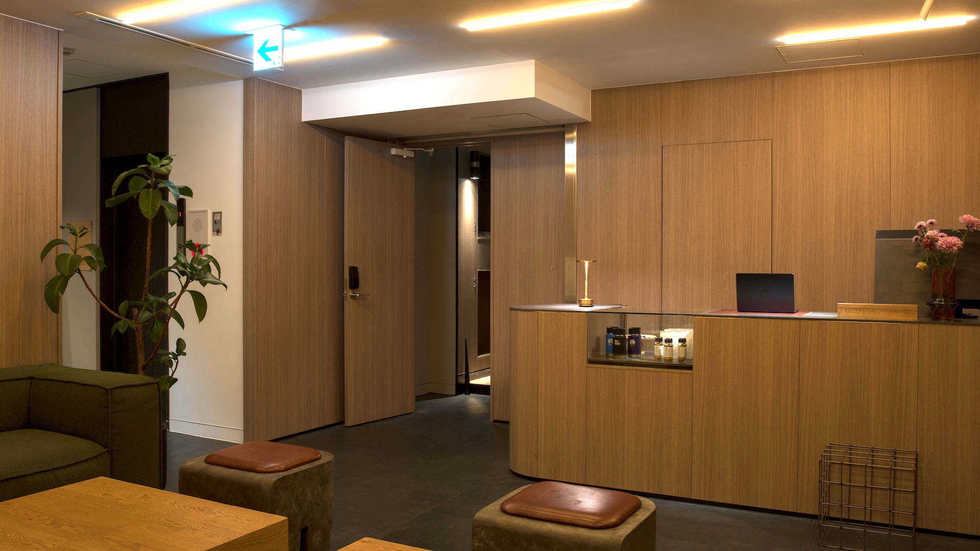 [2nd floor] Front desk