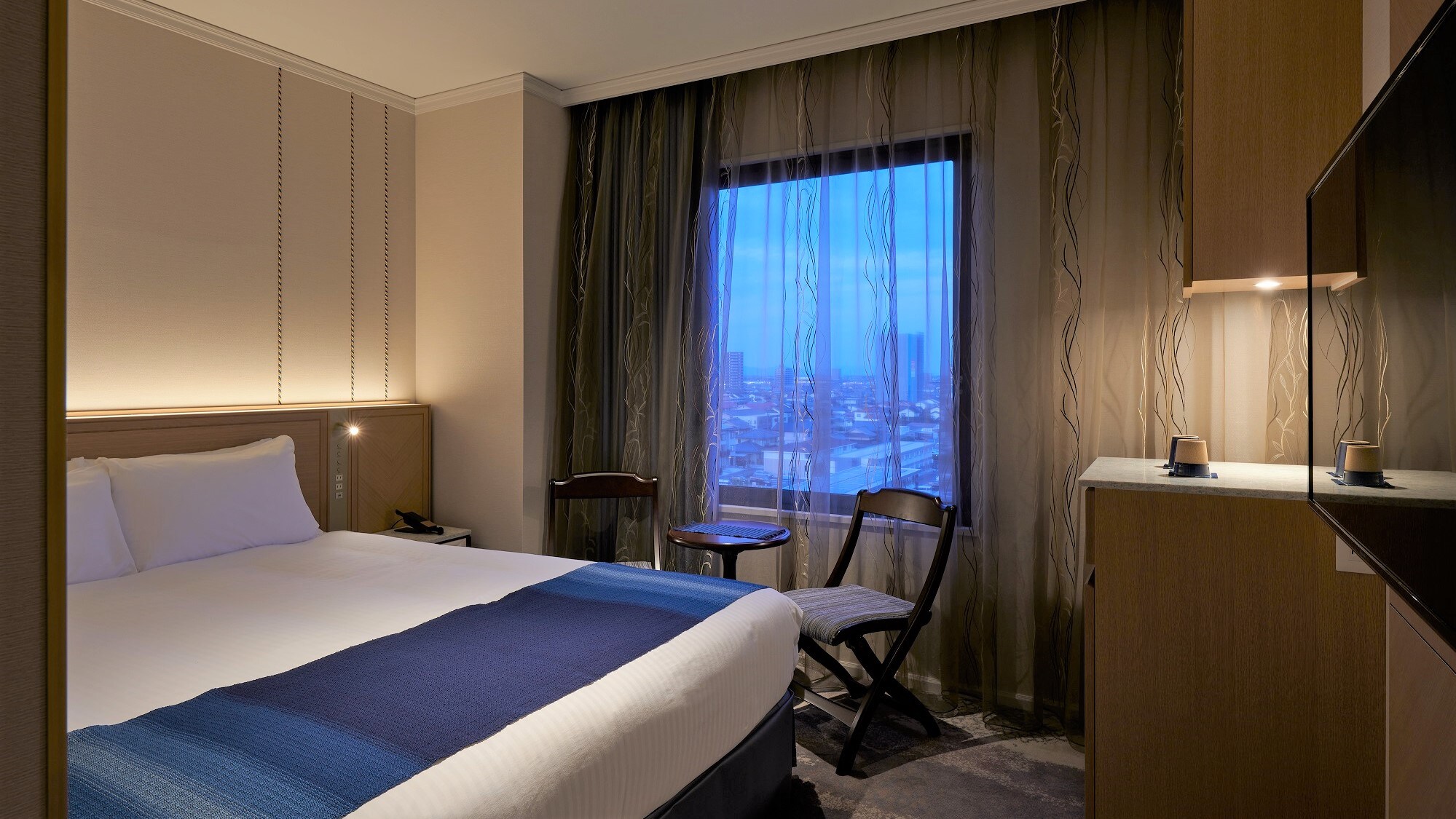 [Non-smoking] Top floor double room / Queen bed 160cm wide 15 square meters / Window facing