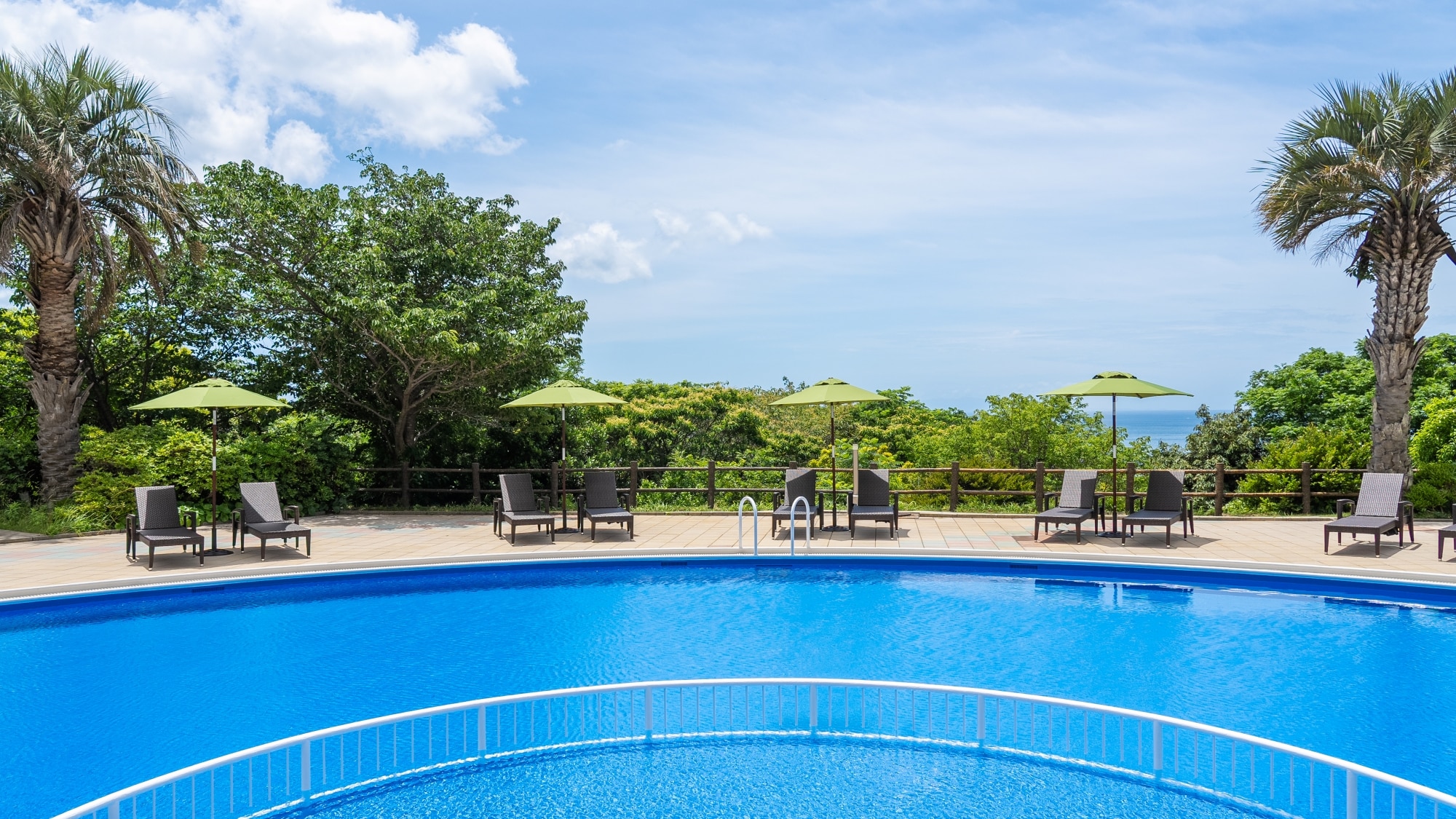 Outdoor garden pool (※Open only in summer / 2025 business days: 2025/7/19-2025/8/31)