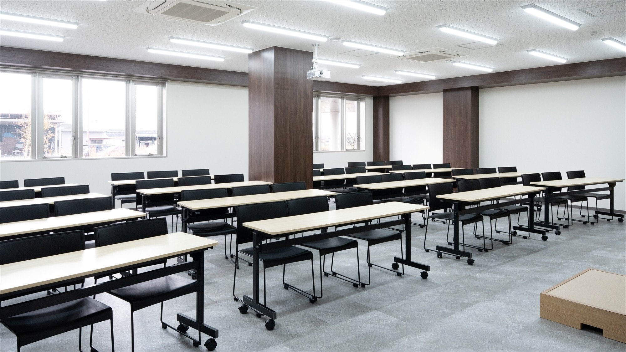 Phòng hội nghị lớn (sức chứa tối đa 48 người / 84,29 m²)