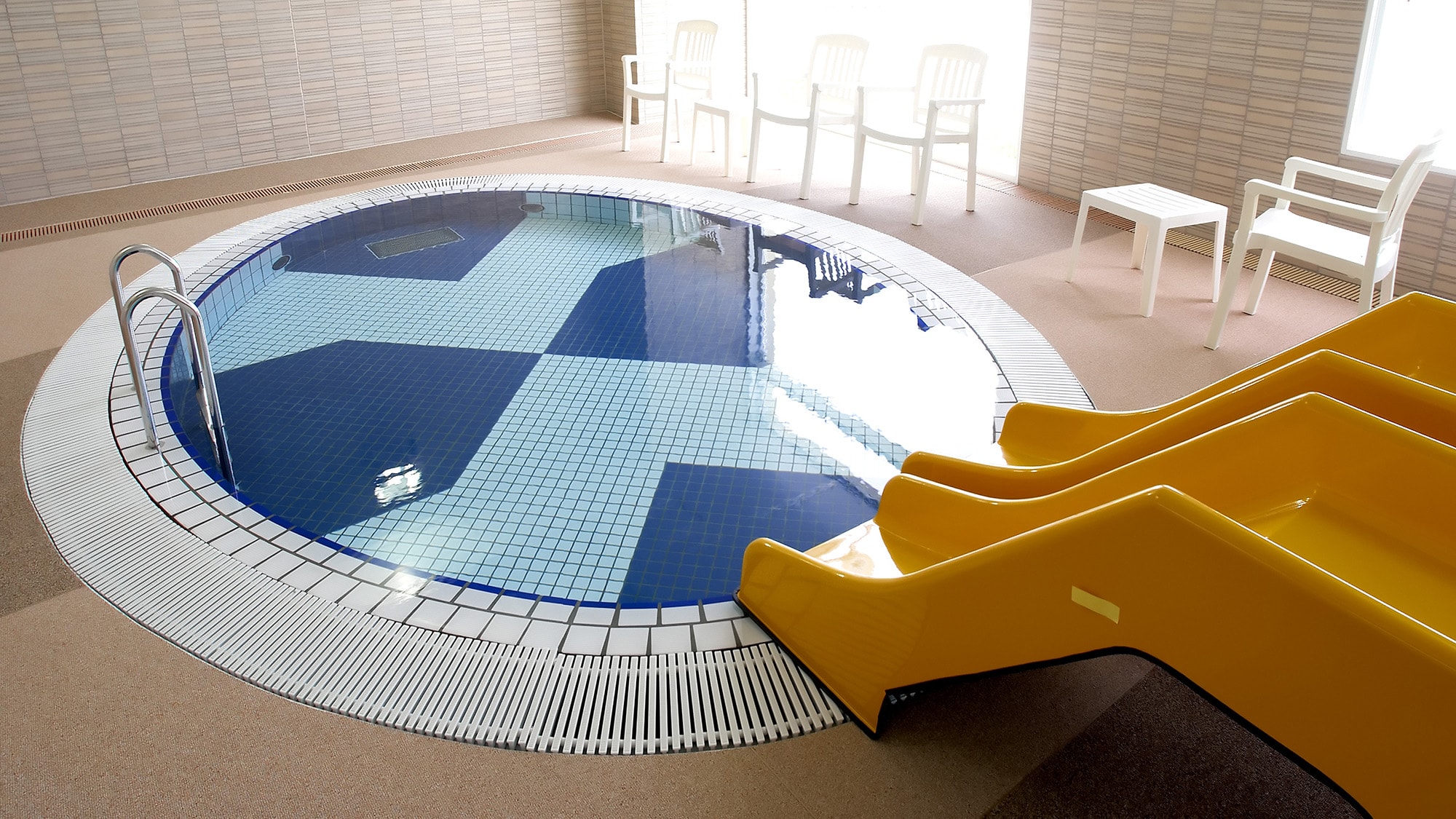 Pool 03