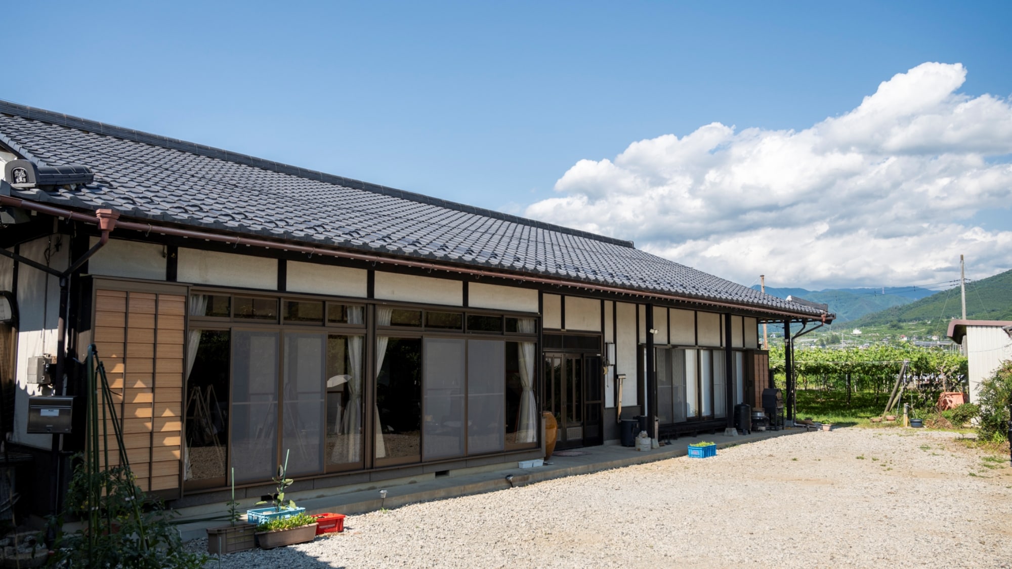 *[Nhà Togen] Ngoại thất (ví dụ) Một ngôi nhà Nhật Bản một tầng được bao quanh bởi những cánh đồng đào đang cho thuê.