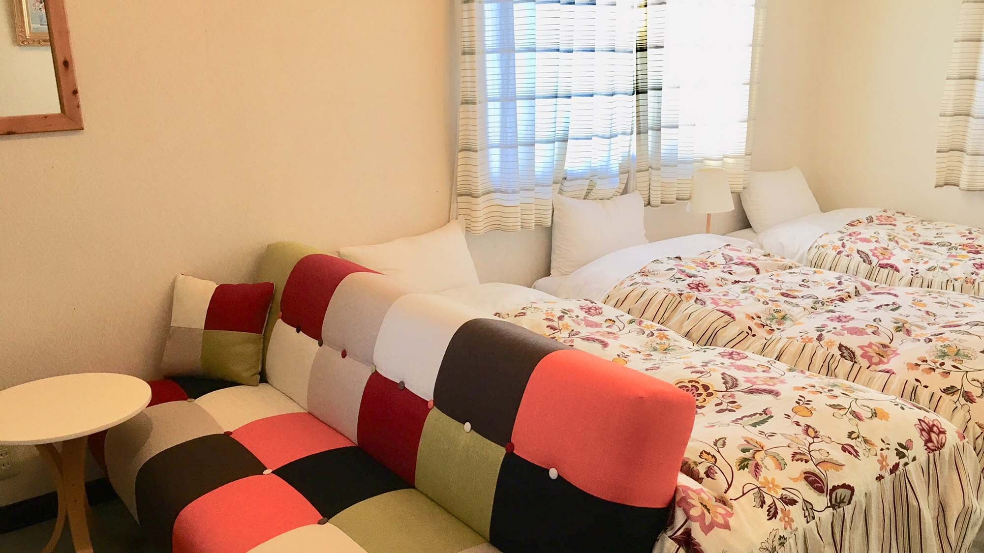 ・ [Example of Western-style triple room] An open atmosphere in a triple room