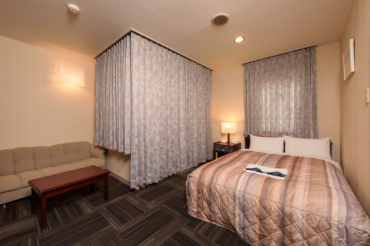 The double room is a large 18 square meters with a 150CM bed! For a luxurious trip ♪